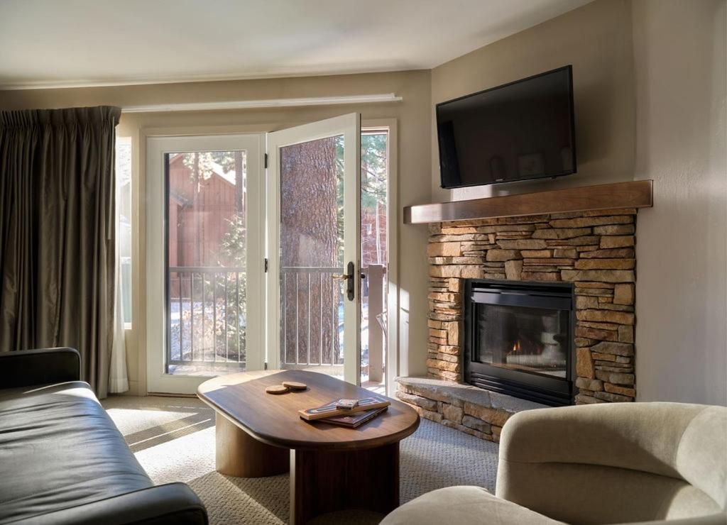 Black Bear Lodge Deluxe Suite 3