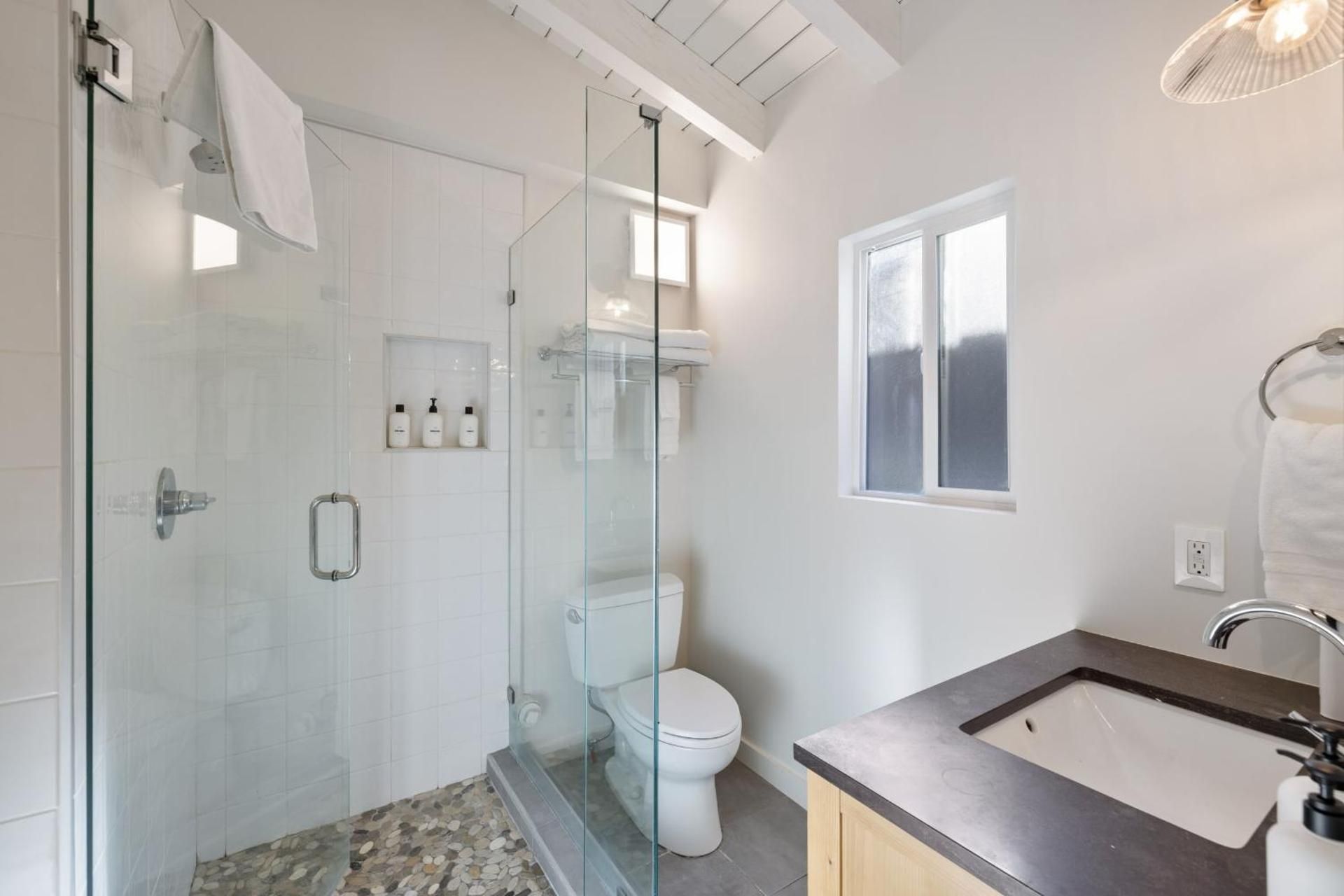 South Lake Chalet Boutique Suites - walk to Heavenly & Lake Tahoe Three-Bedroom Deluxe Apartment 2