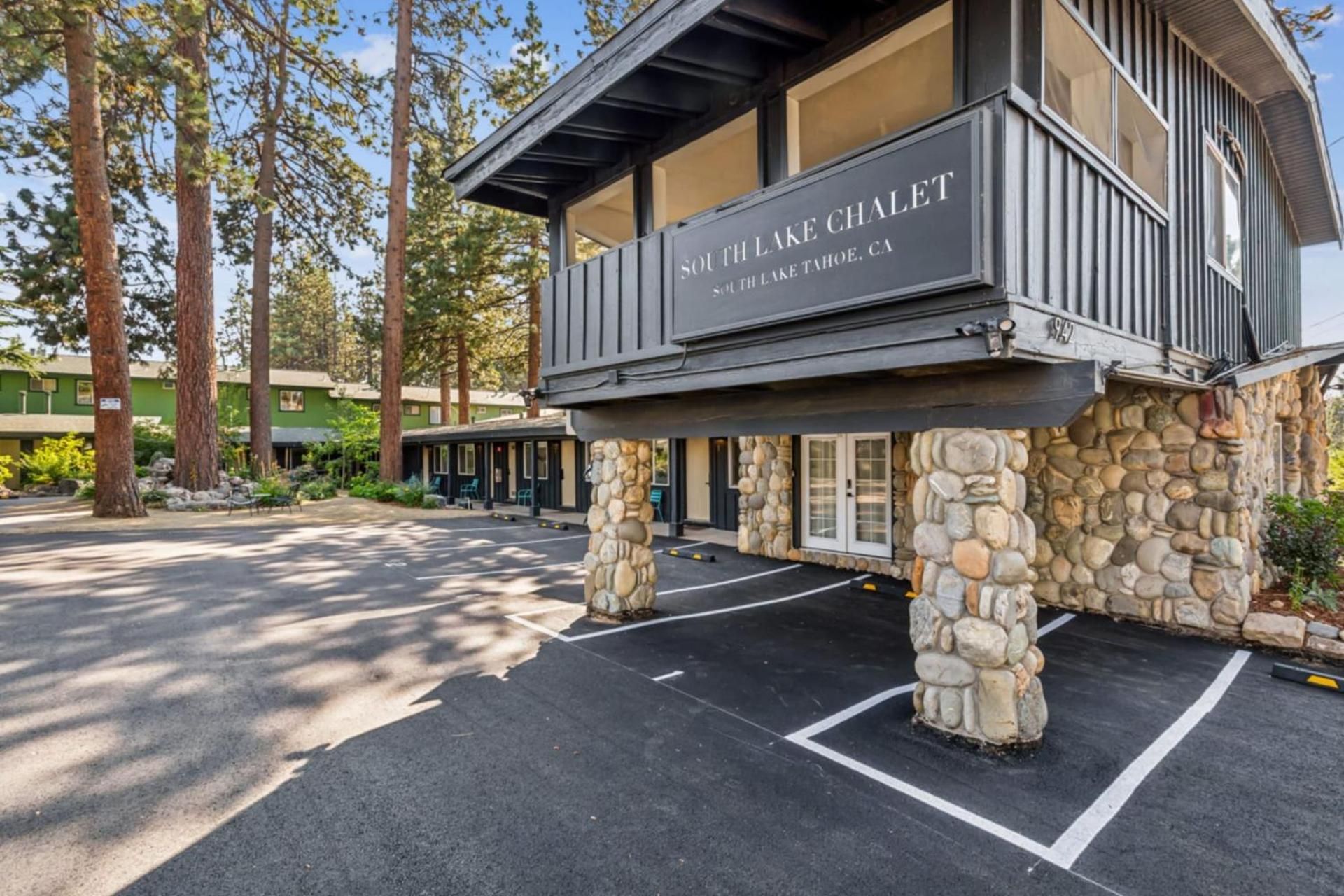 South Lake Chalet Boutique Suites - walk to Heavenly & Lake Tahoe