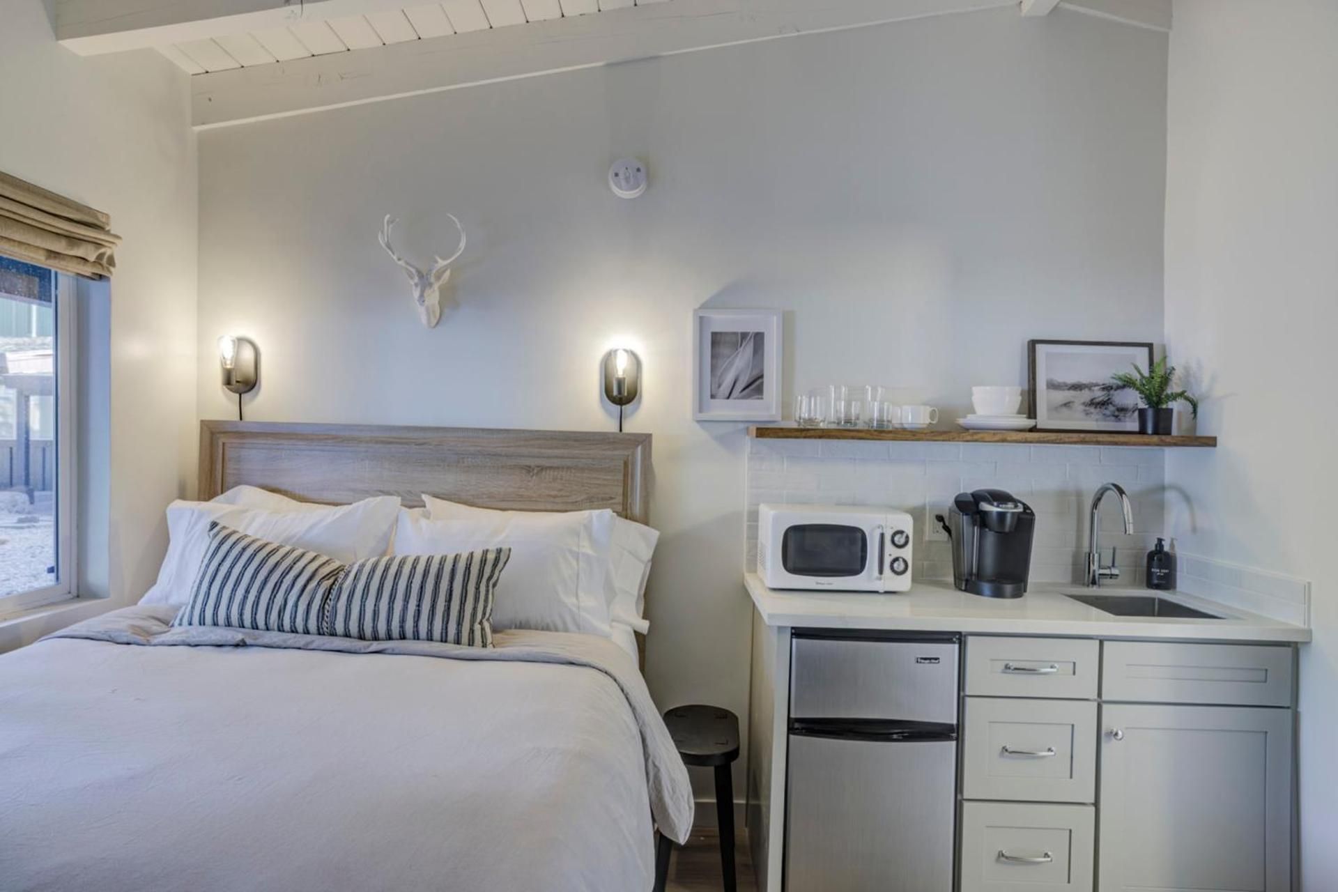 South Lake Chalet Boutique Suites - walk to Heavenly & Lake Tahoe Studio