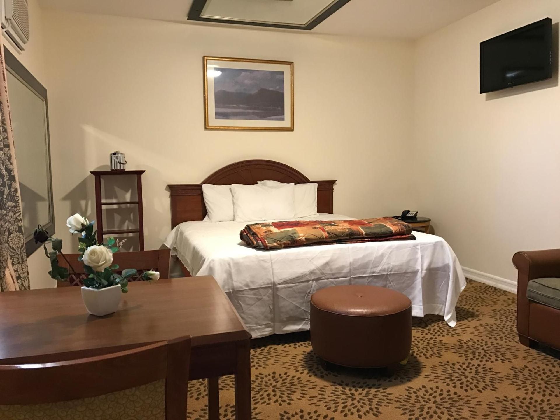 Deluxe Queen Room
