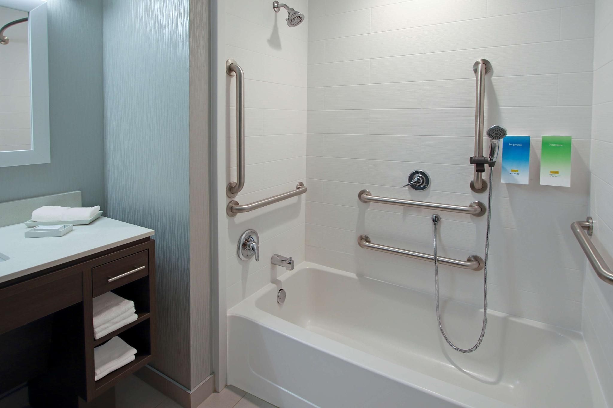 Home2 Suites by Hilton Mobile International Airport 1 KING ACCESSIBLE TUB STUDIO SUITE NONSMOKING 3