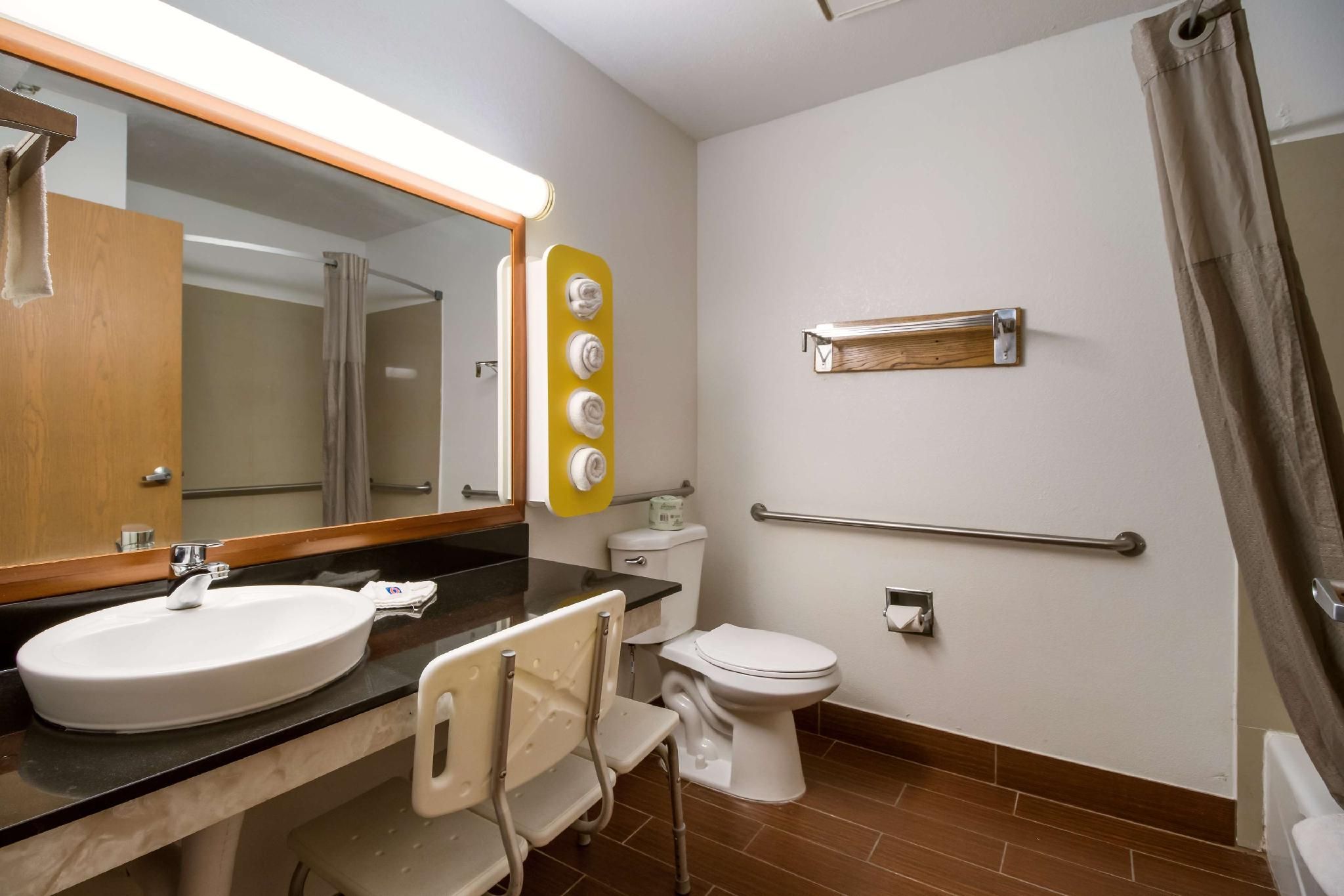 1 Full Bed | Smoking