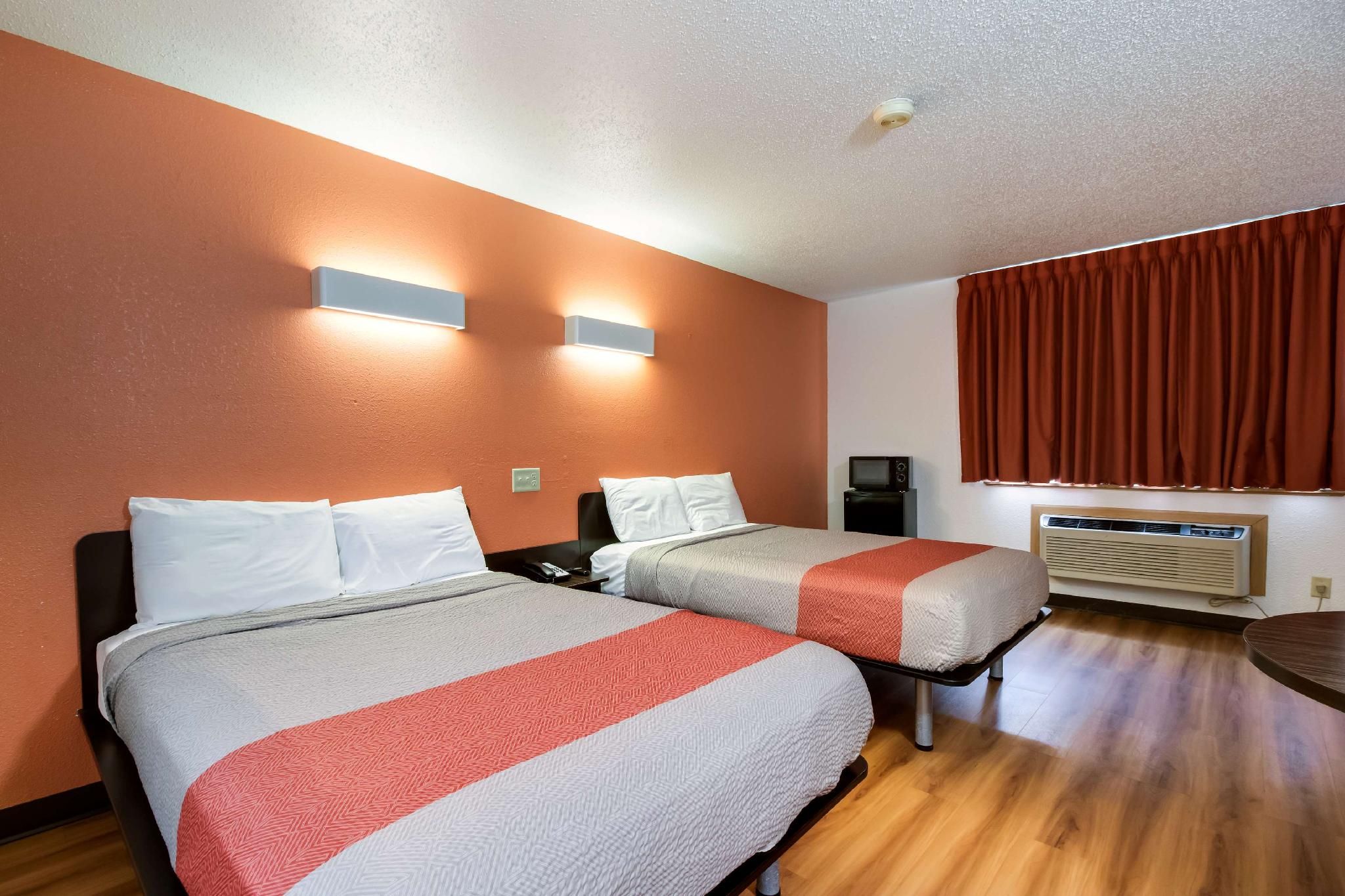 1 KING BED - 1 QUEEN BED | NON-SMOKING