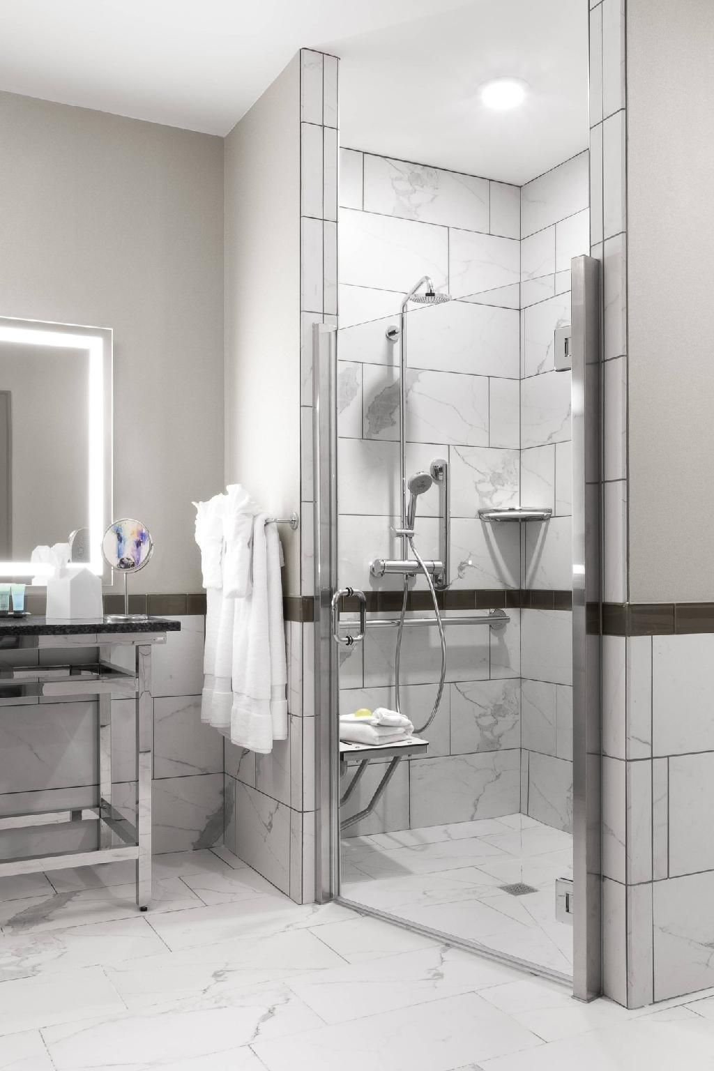 The Current Iowa, Autograph Collection 1 Bedroom Apartment, 1 King, Sofa bed 2