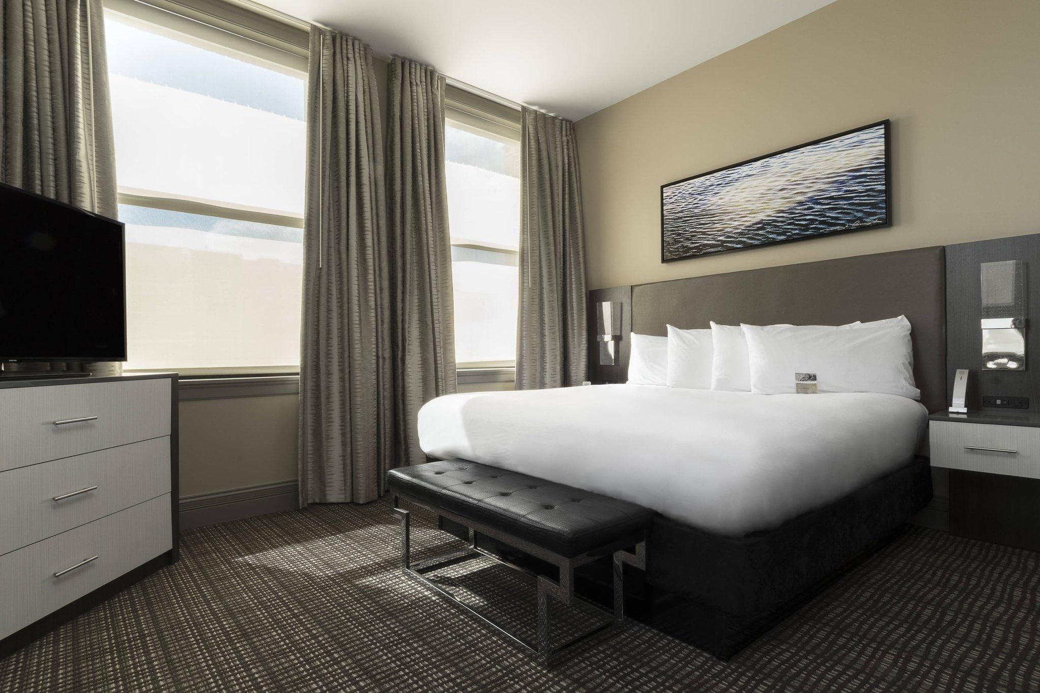 The Current Iowa, Autograph Collection Junior Executive Suite, Suite, 1 King, Sofa bed 2