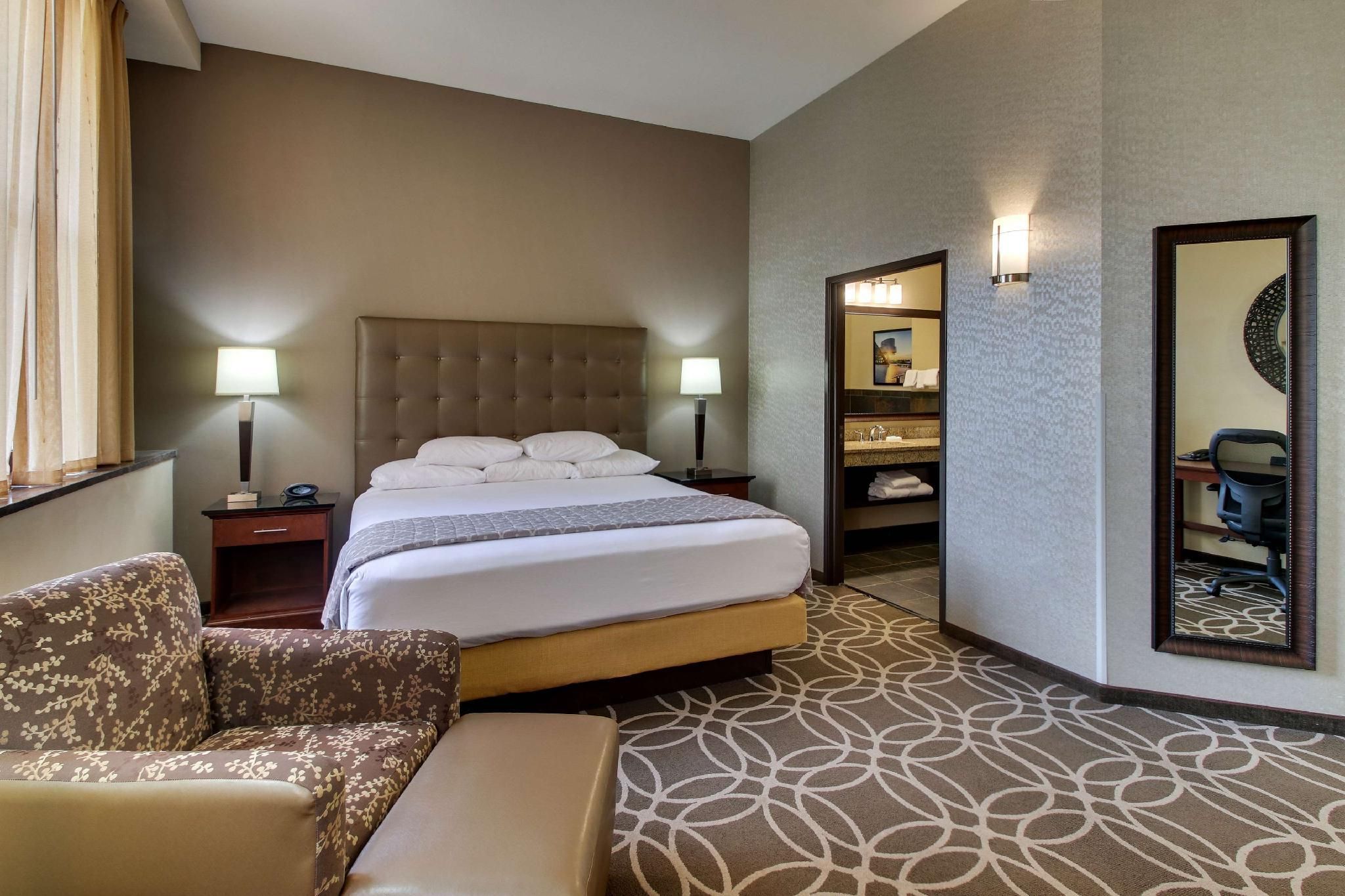 1 King Bed Hearing Accessible