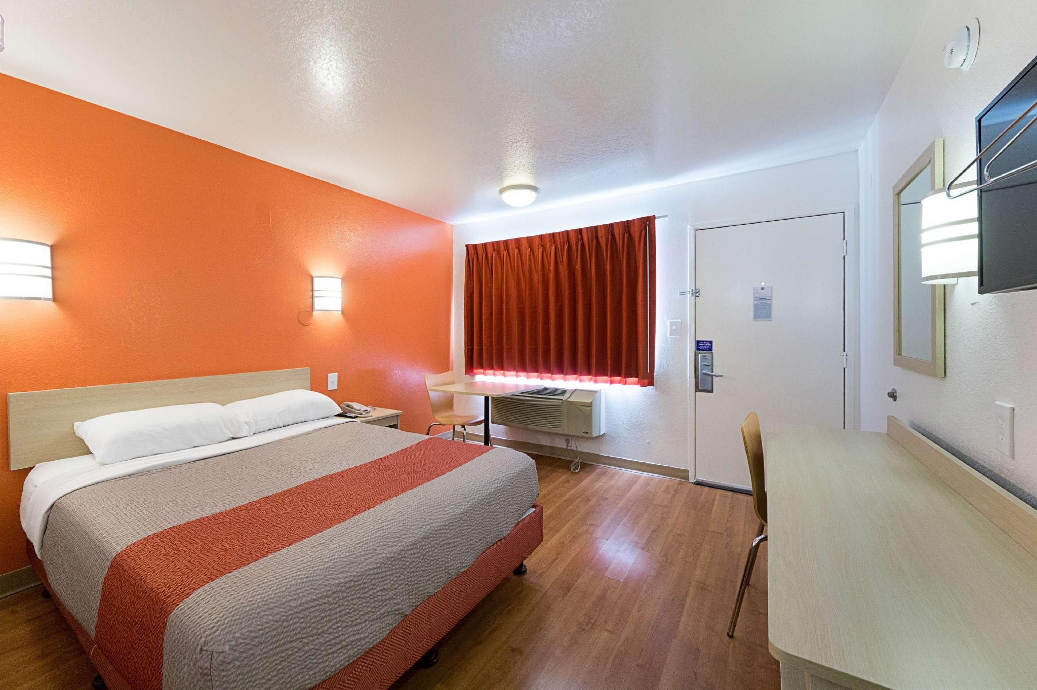 1 Queen Bed | Non-Smoking, Micfridge