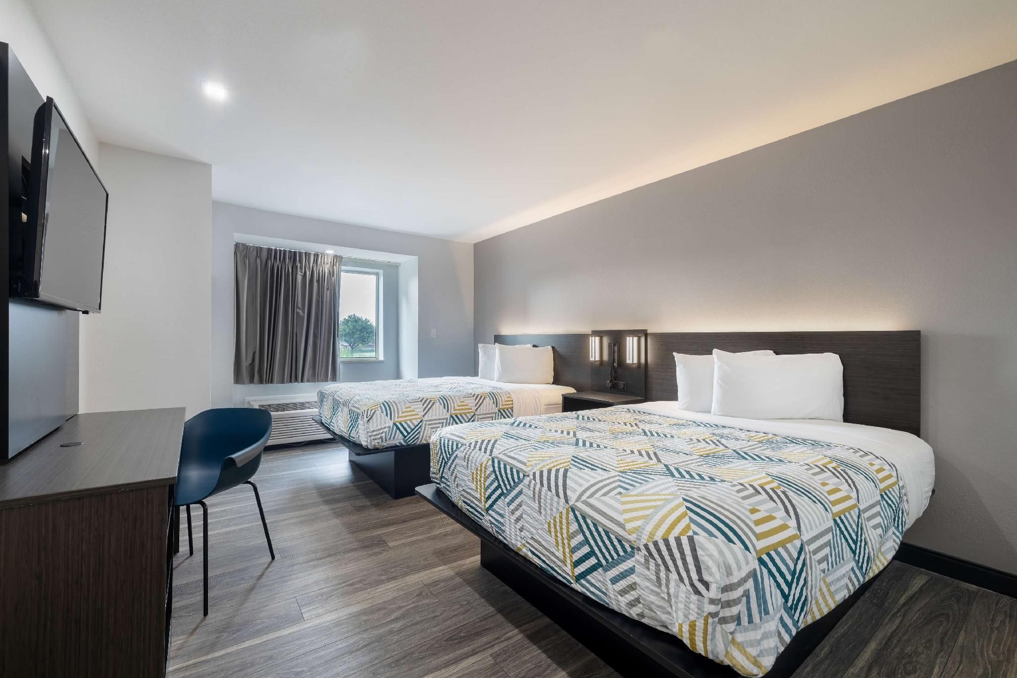 Motel 6 McAllen, TX - East 2 Queen Beds | Suite, Non-Smoking, Micfridge