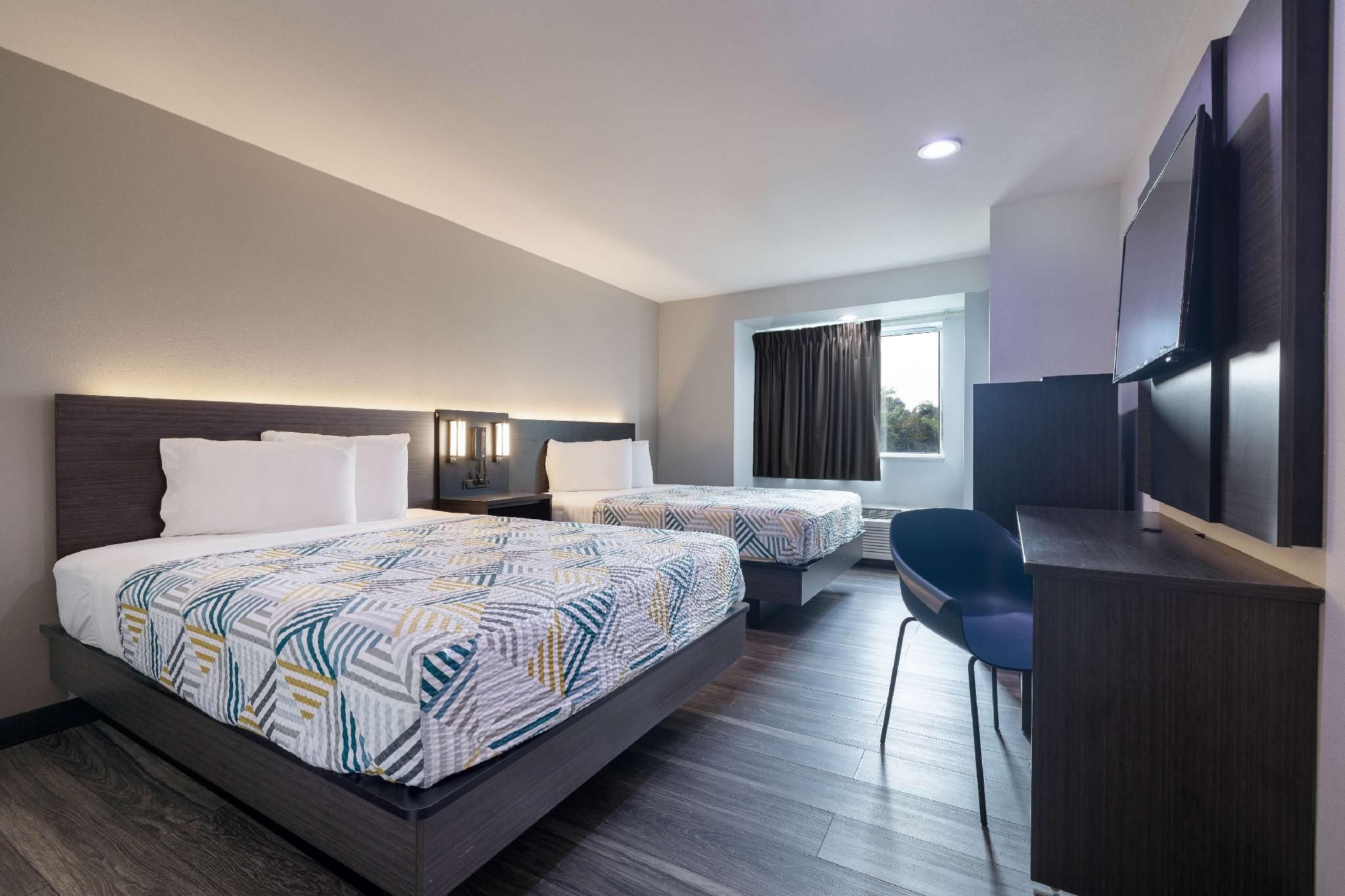 Motel 6 McAllen, TX - East 2 Queen Beds | Suite, Non-Smoking, Micfridge 2