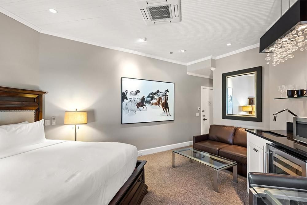 Deluxe Suite
