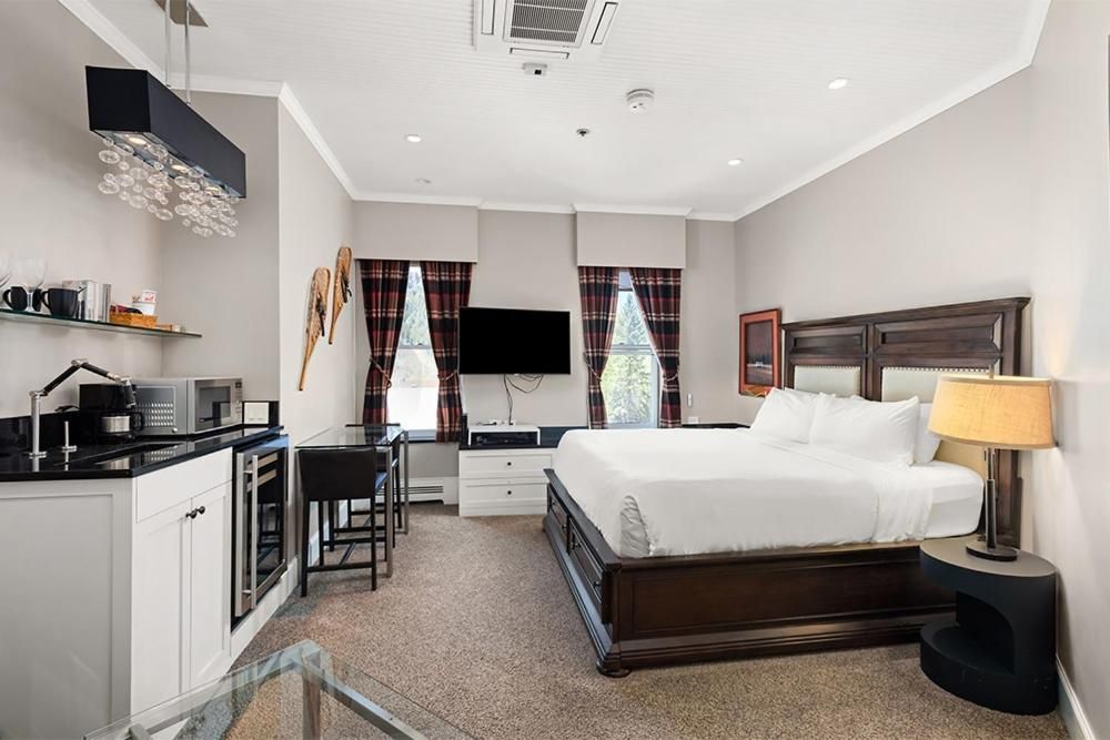 Deluxe Suite