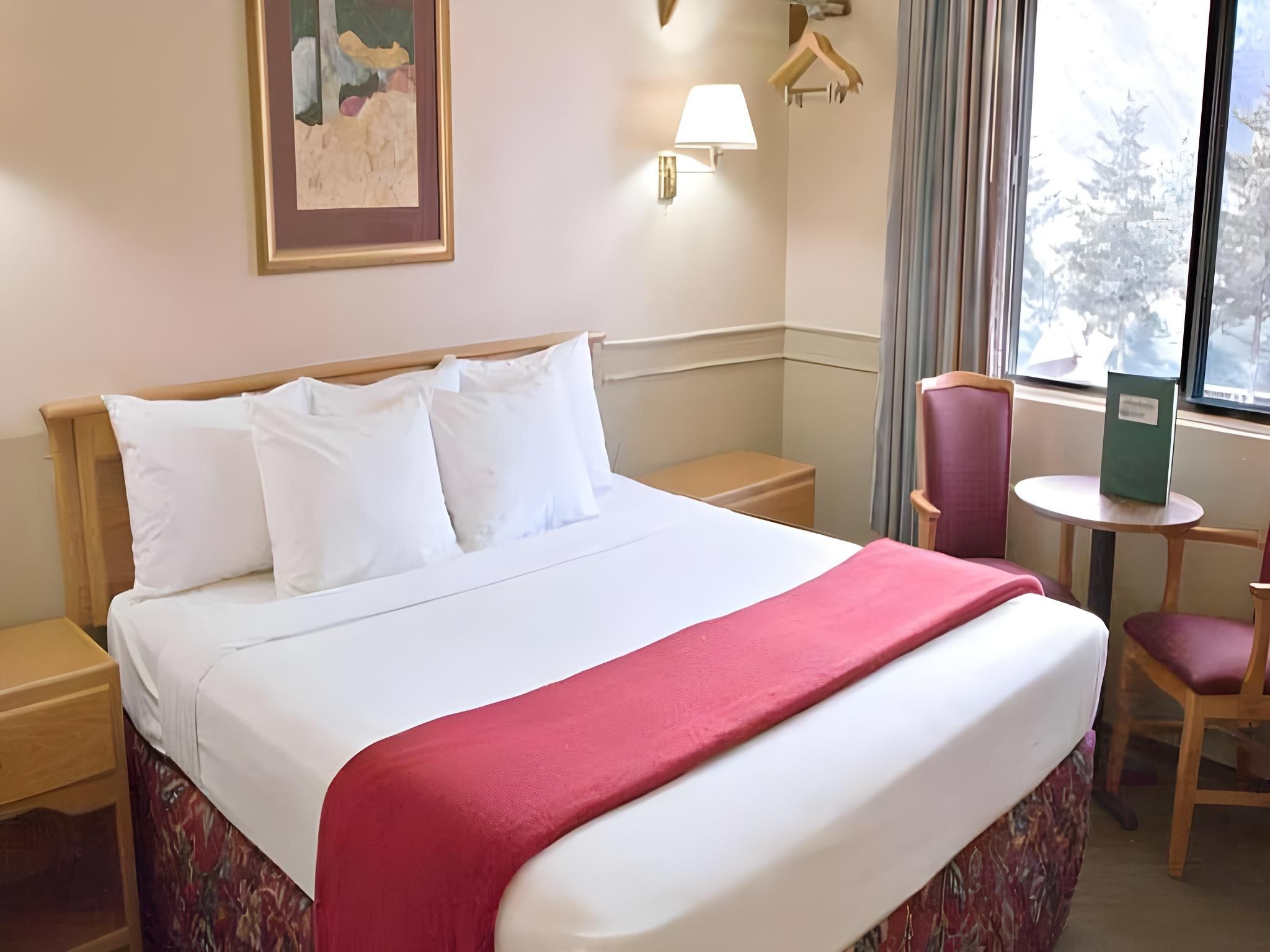 1 Queen Bed Standard Non-smoking