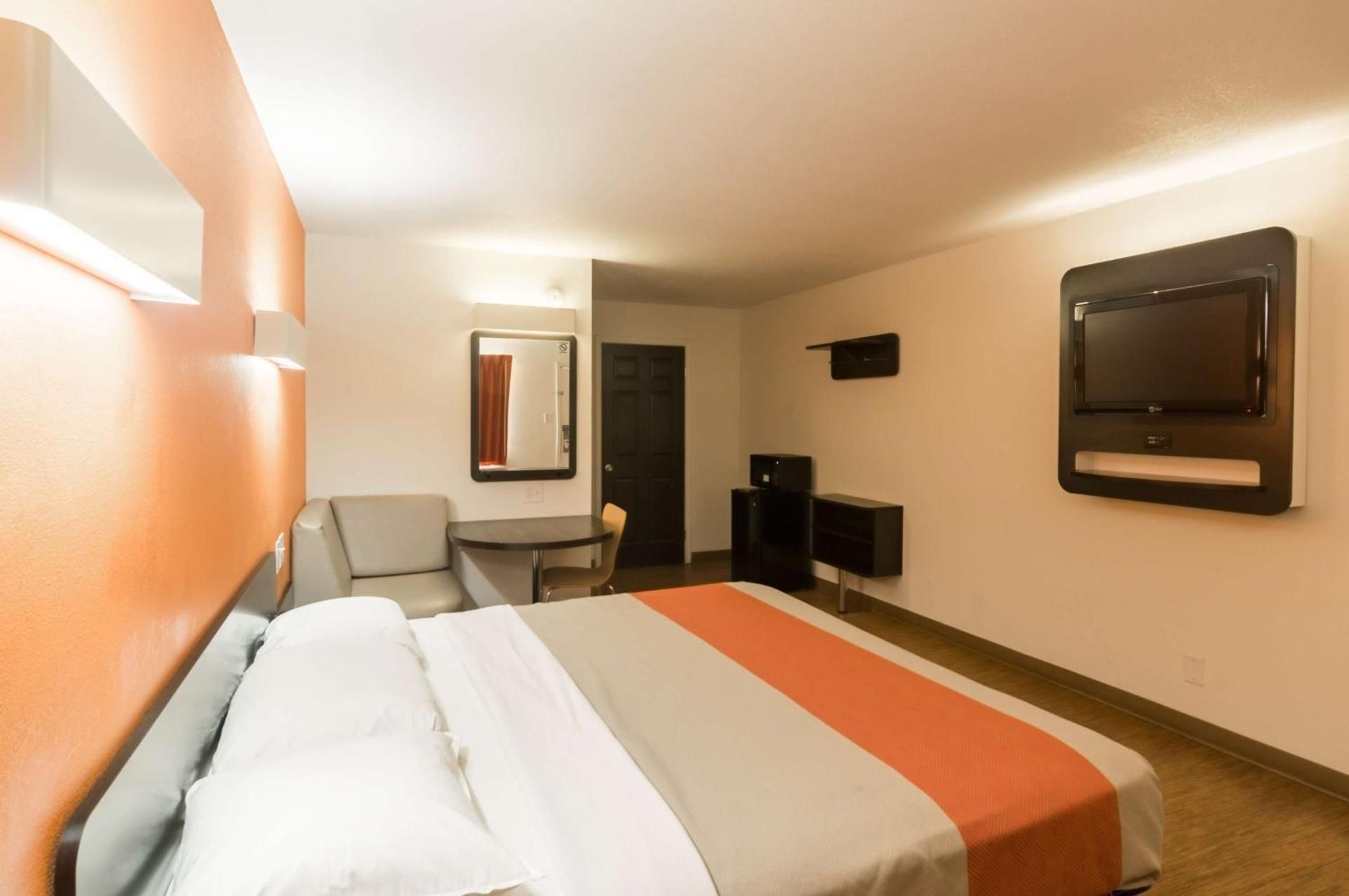 King Room - Disability Access - Non-Smoking