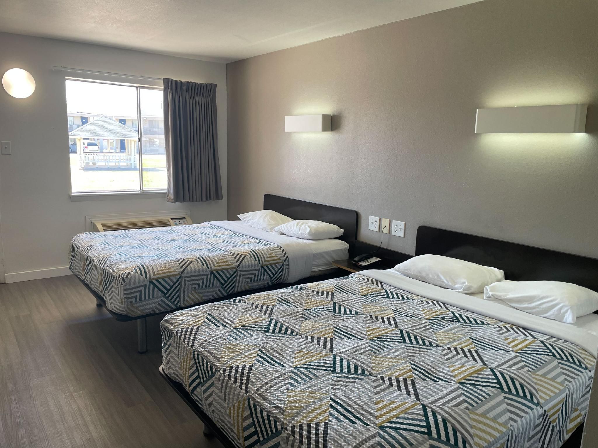 2 Queen Beds | Non-Smoking