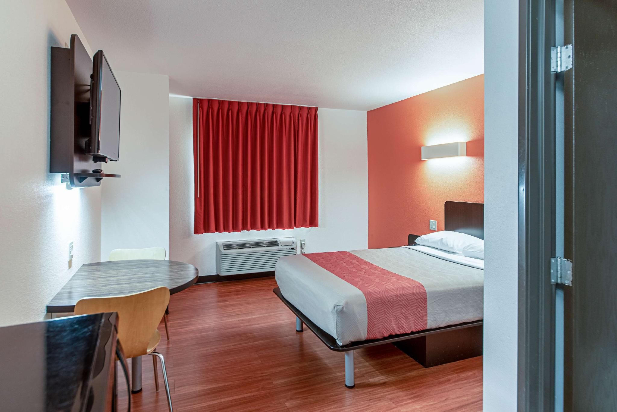 1 Full Bed | Non-Smoking, Micfridge