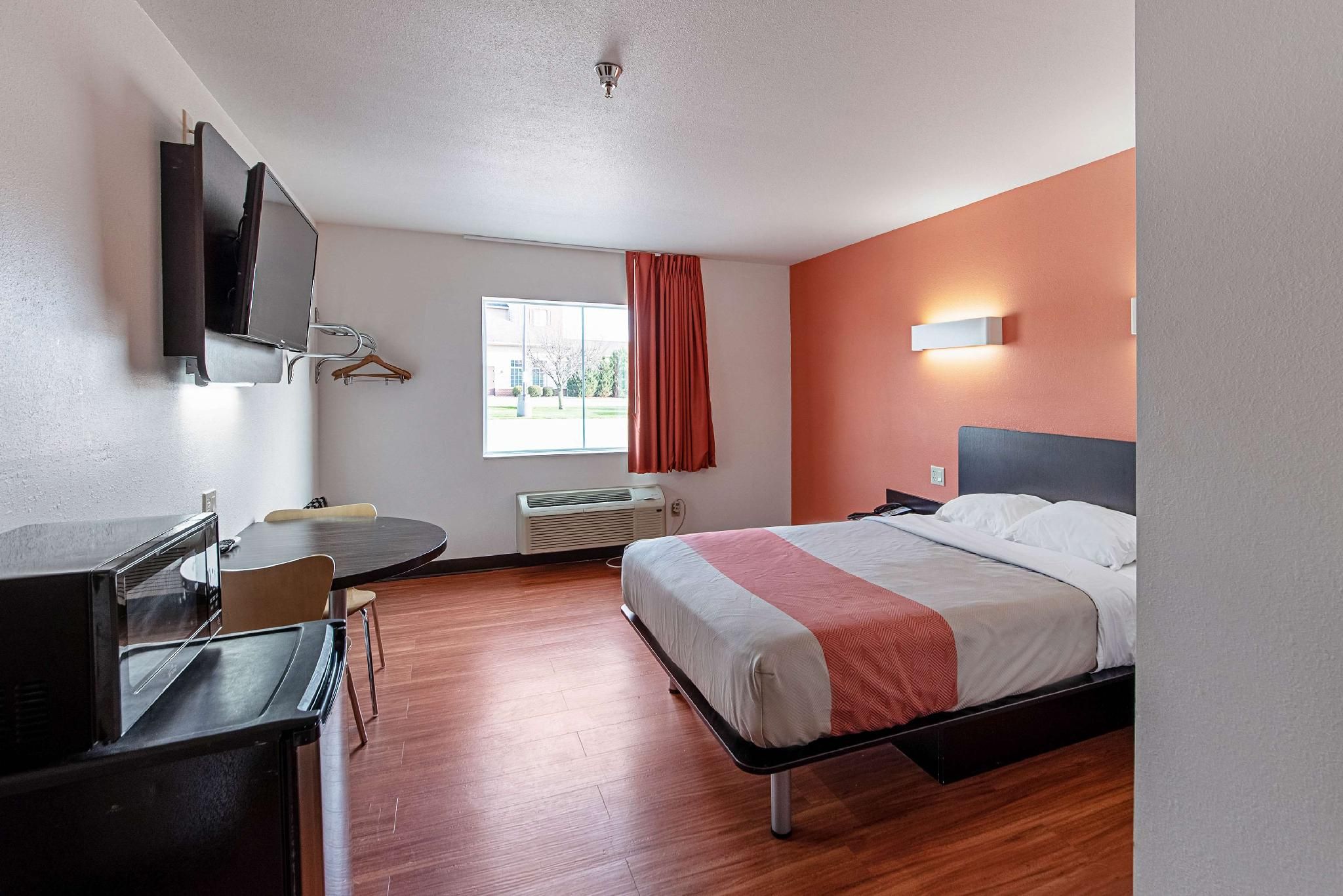 1 Full Bed | Mob Acc RI Shwr Nsmk Micfridge