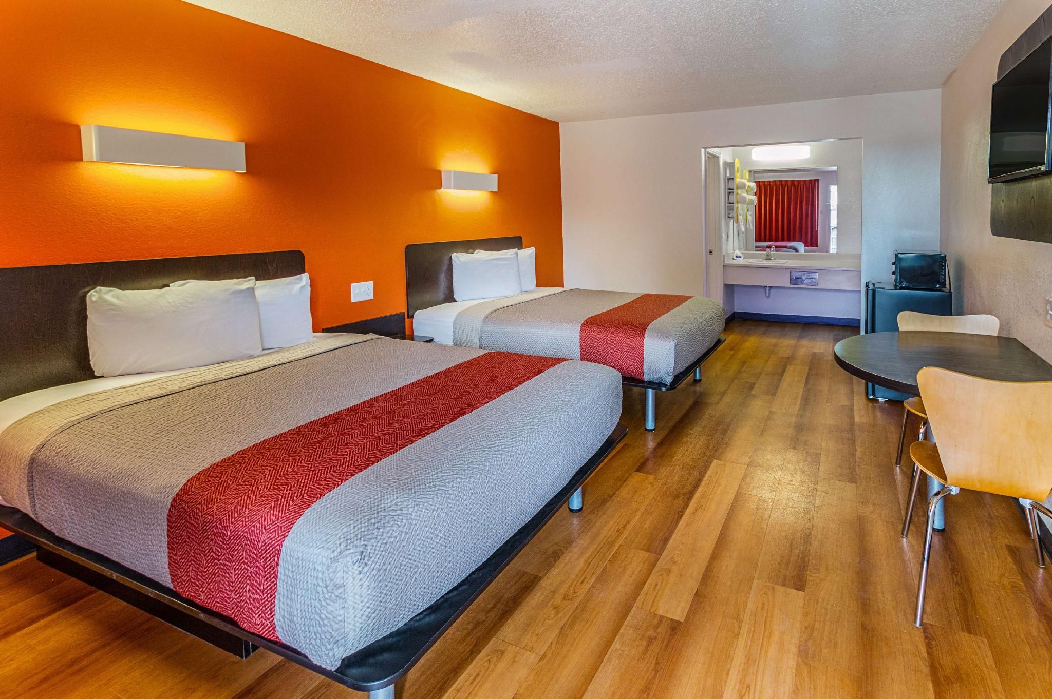 2 Queen Beds | Non-Smoking