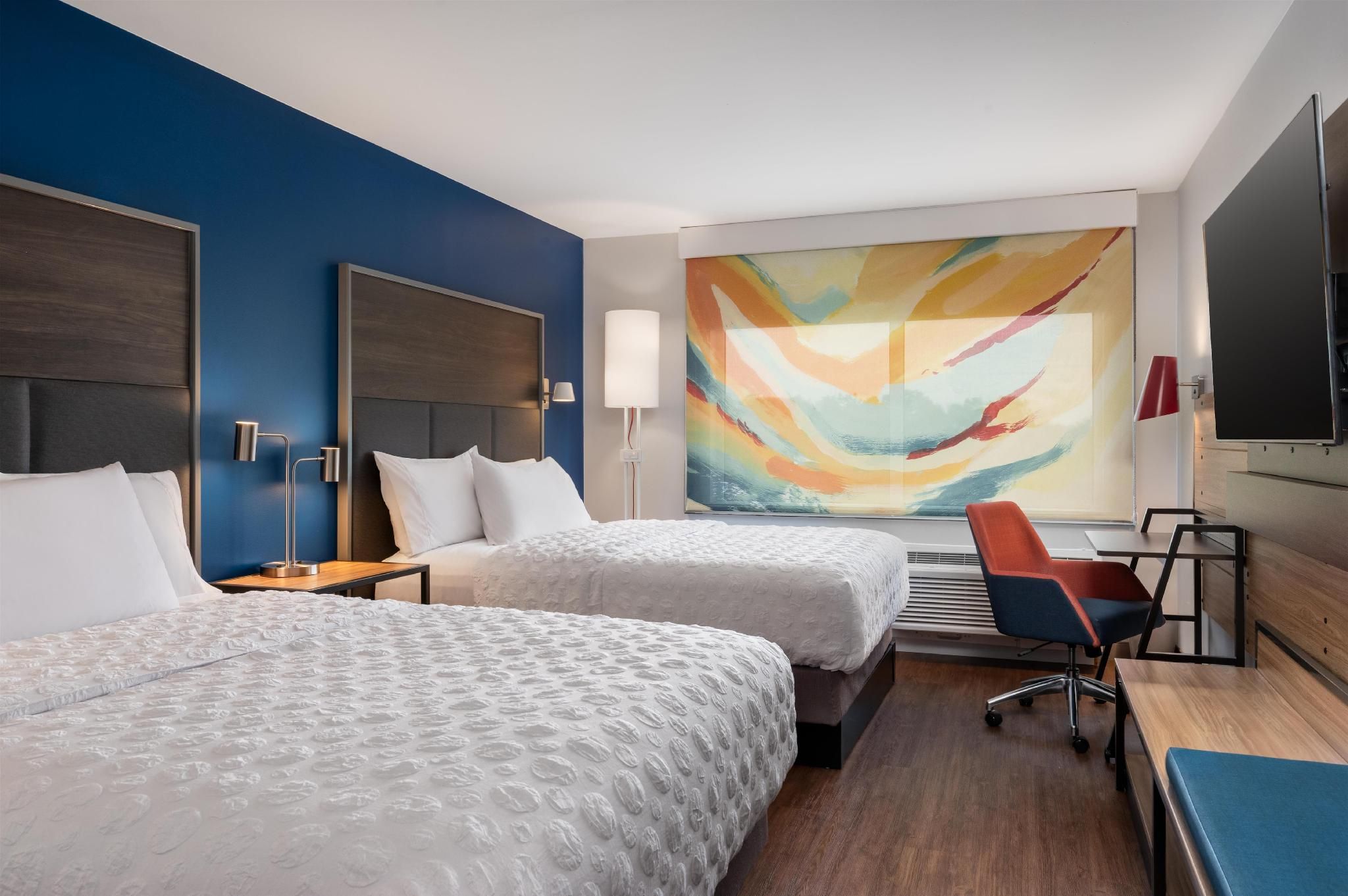 2 Queen hearing accessible