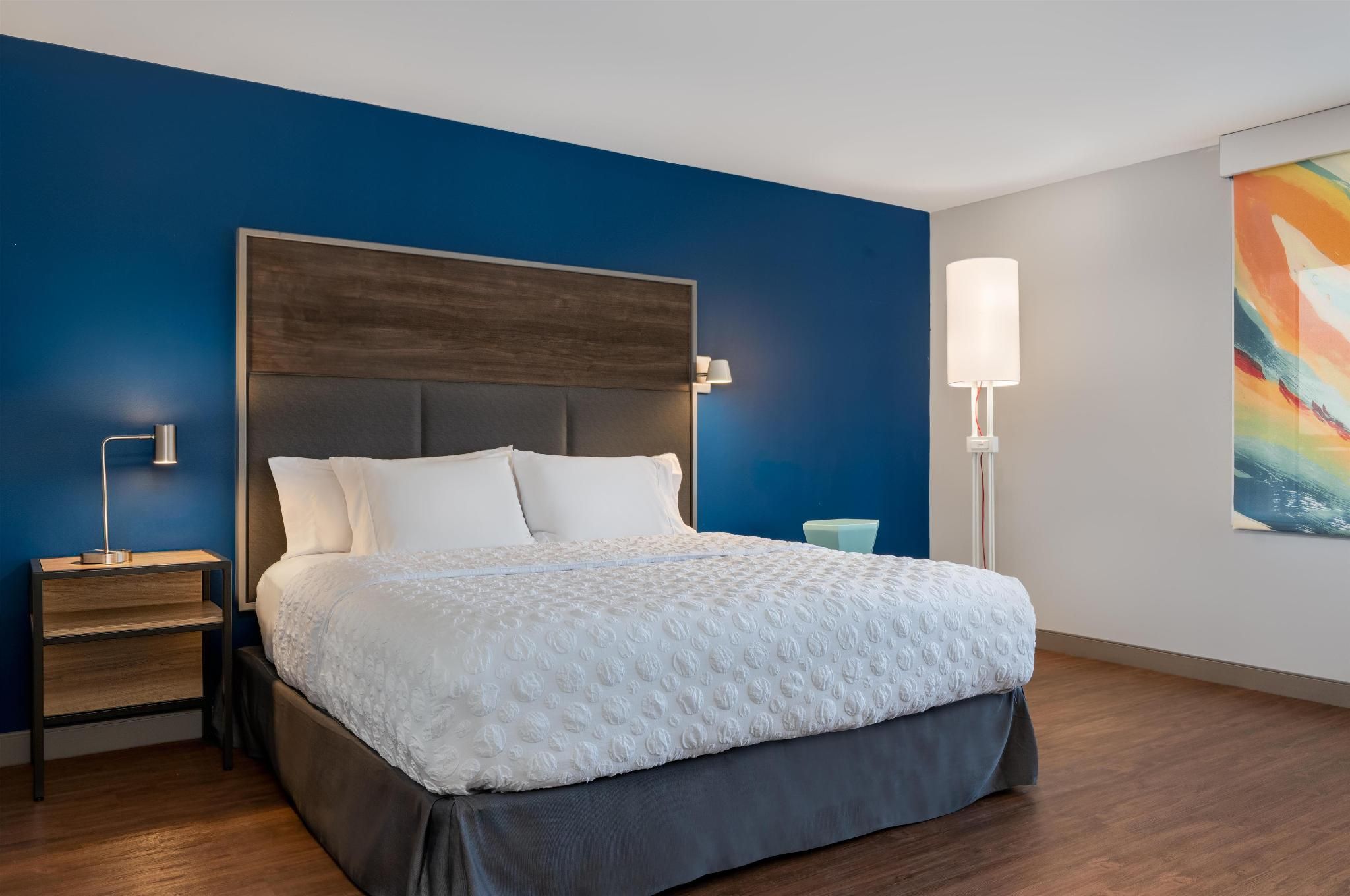 1 King Hearing Accessible