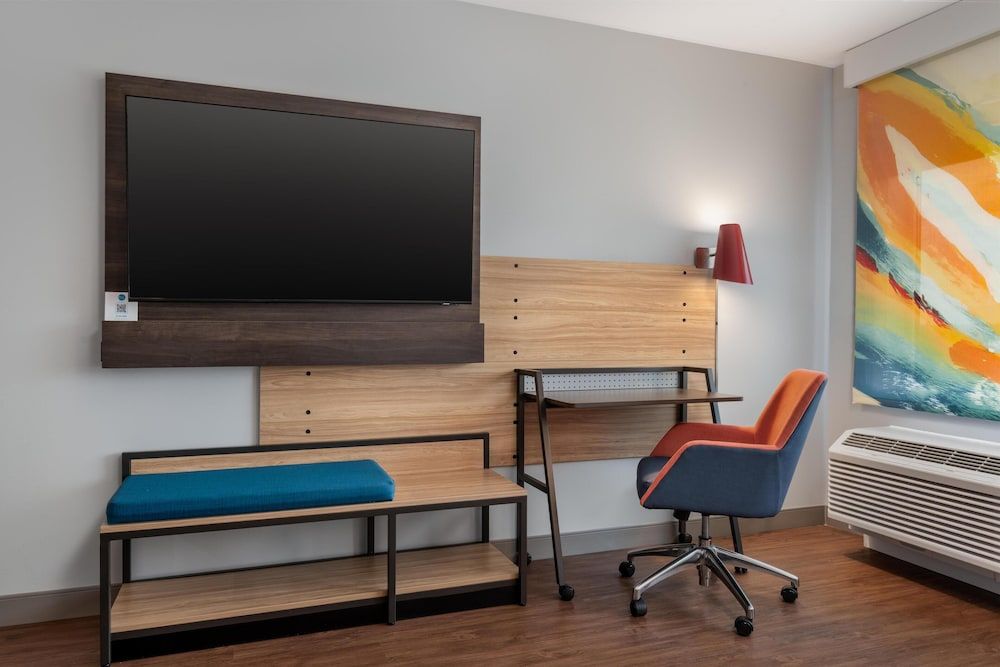 Tru By Hilton Battle Creek Room, 1 King Bed, Accessible, Bathtub 6