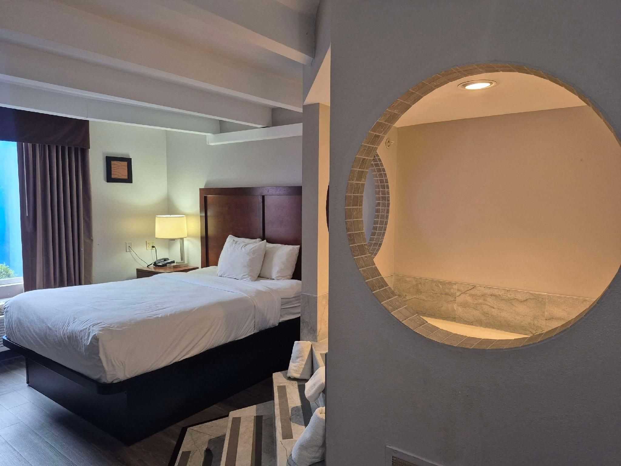 1 Queen Bed, Suite, Nonsmoking, Upgrade