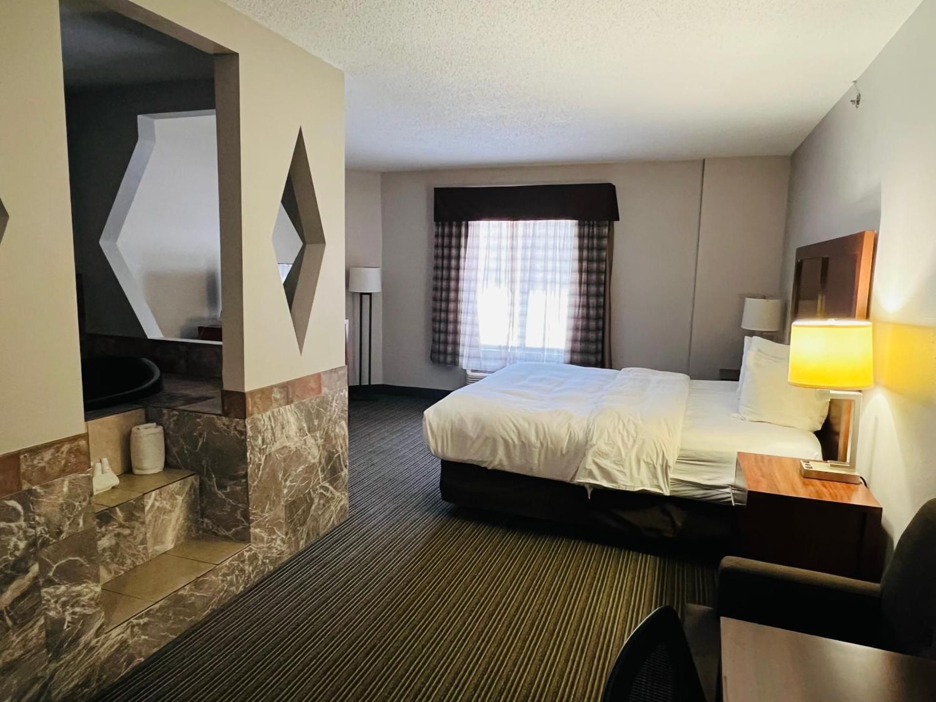 King Suite with Whirlpool - Non-Smoking