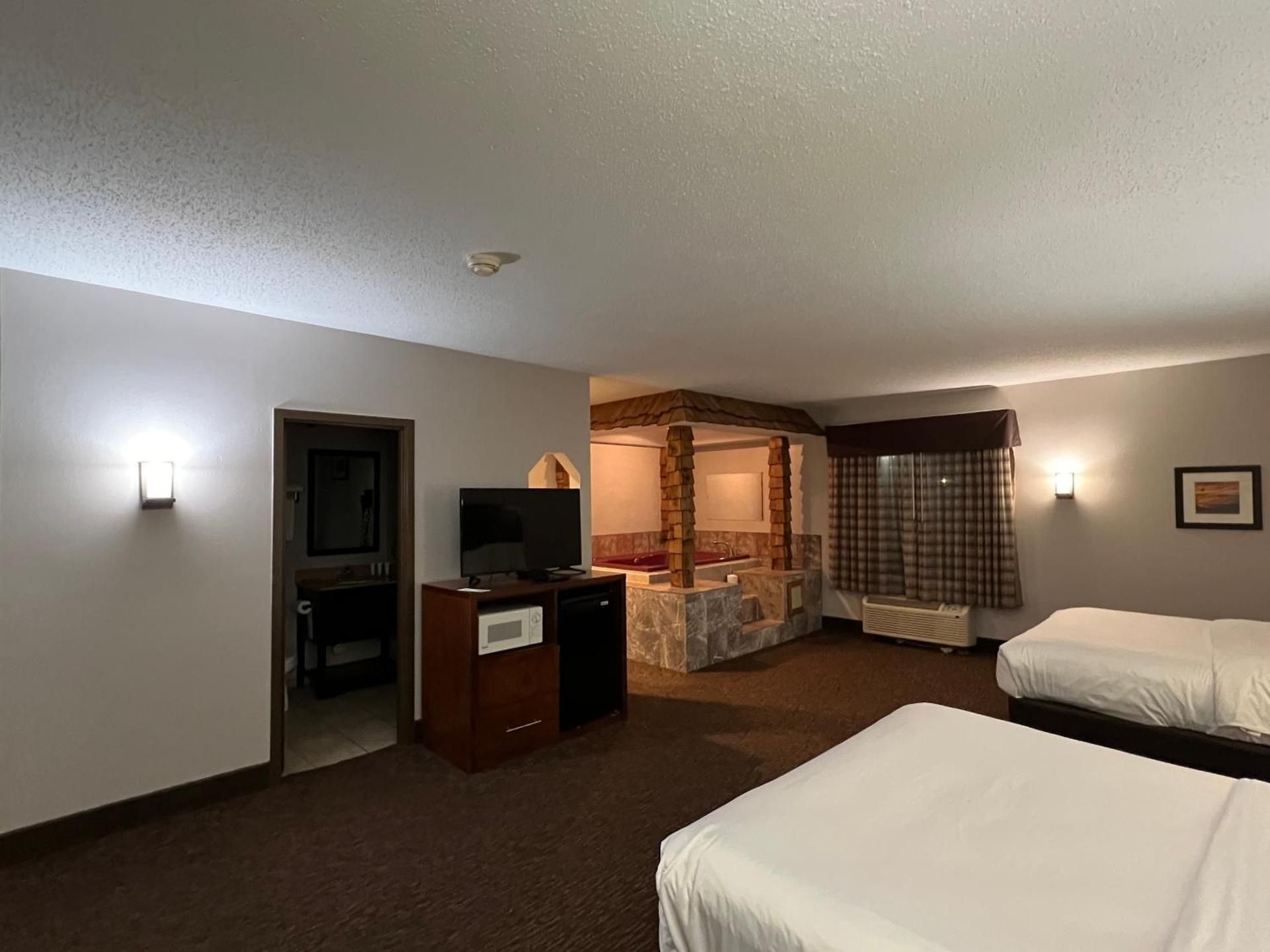 Queen Suite with Two Queen Beds - Non Smoking