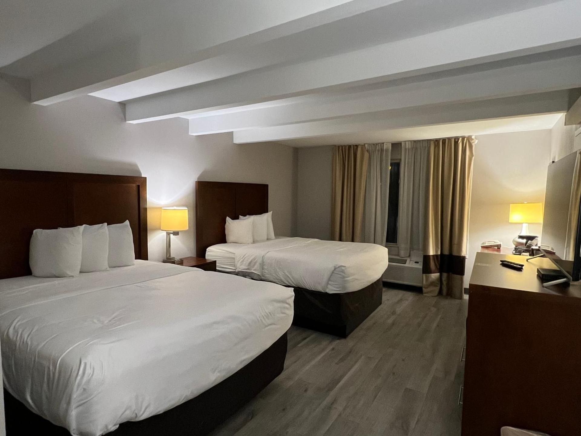 Queen Room with Two Queen Beds and Roll-In Shower - Non-Smoking