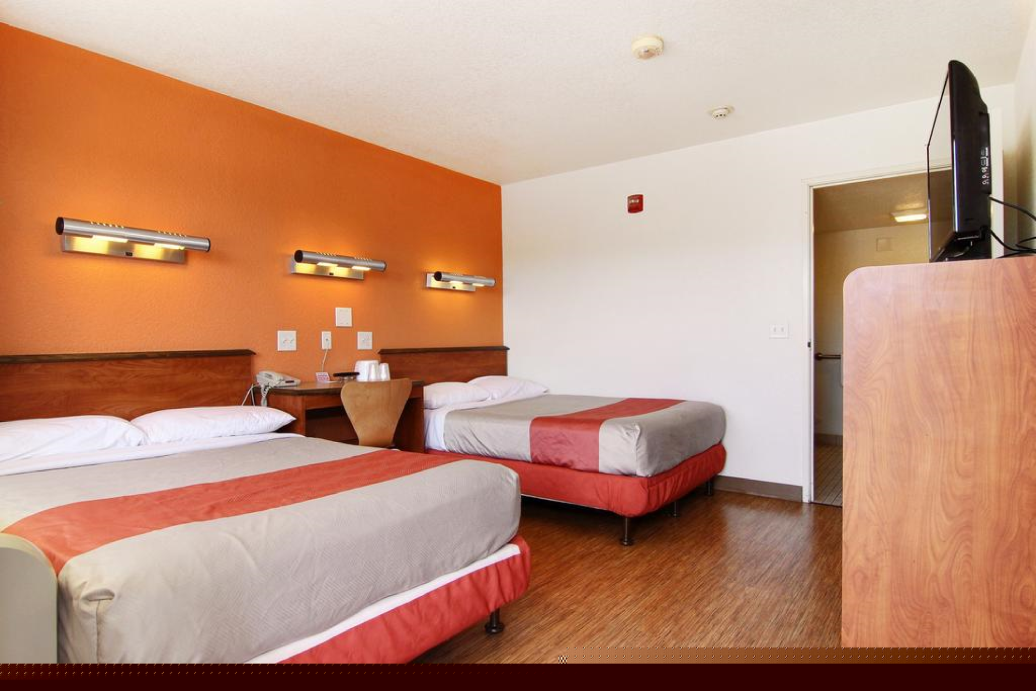 2 Full Beds | Kitchen