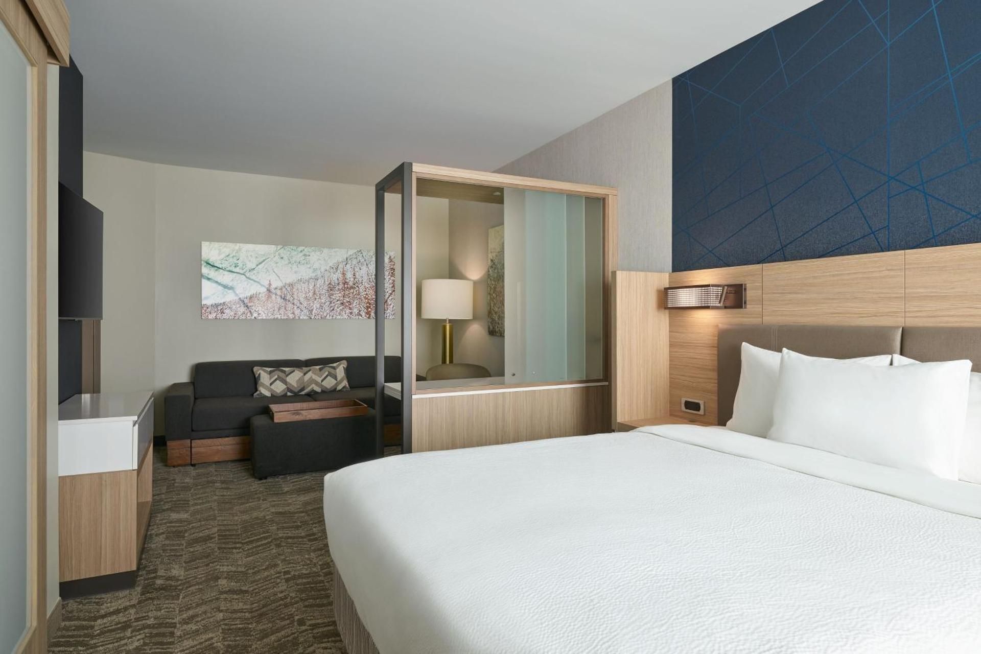 SpringHill Suites by Marriott Avon Vail Valley Queen Room with Two Queen Beds and Transfer Shower - Mobility Accessible 2