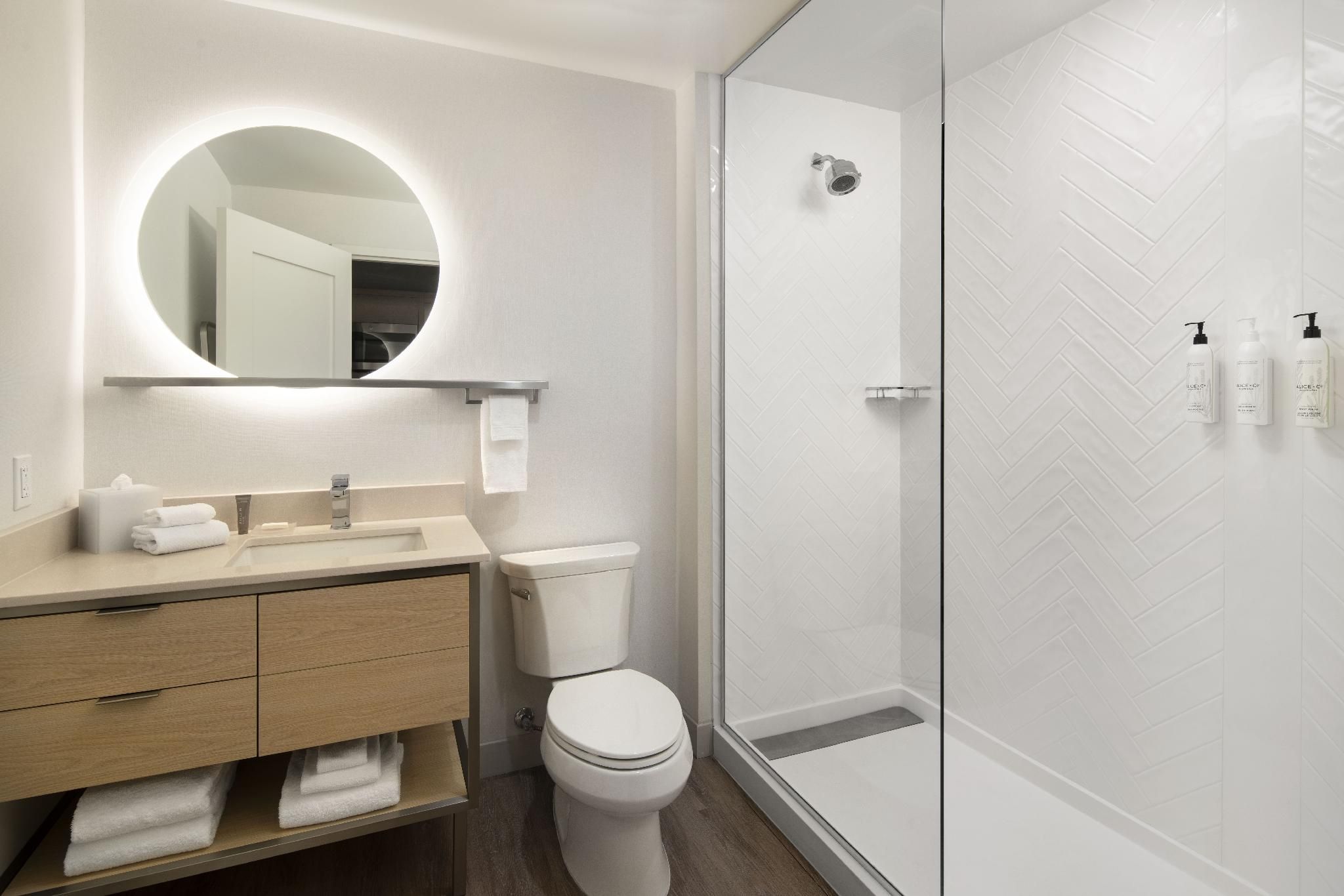 Top Floor, Studio, 2 Queen, Mountain View