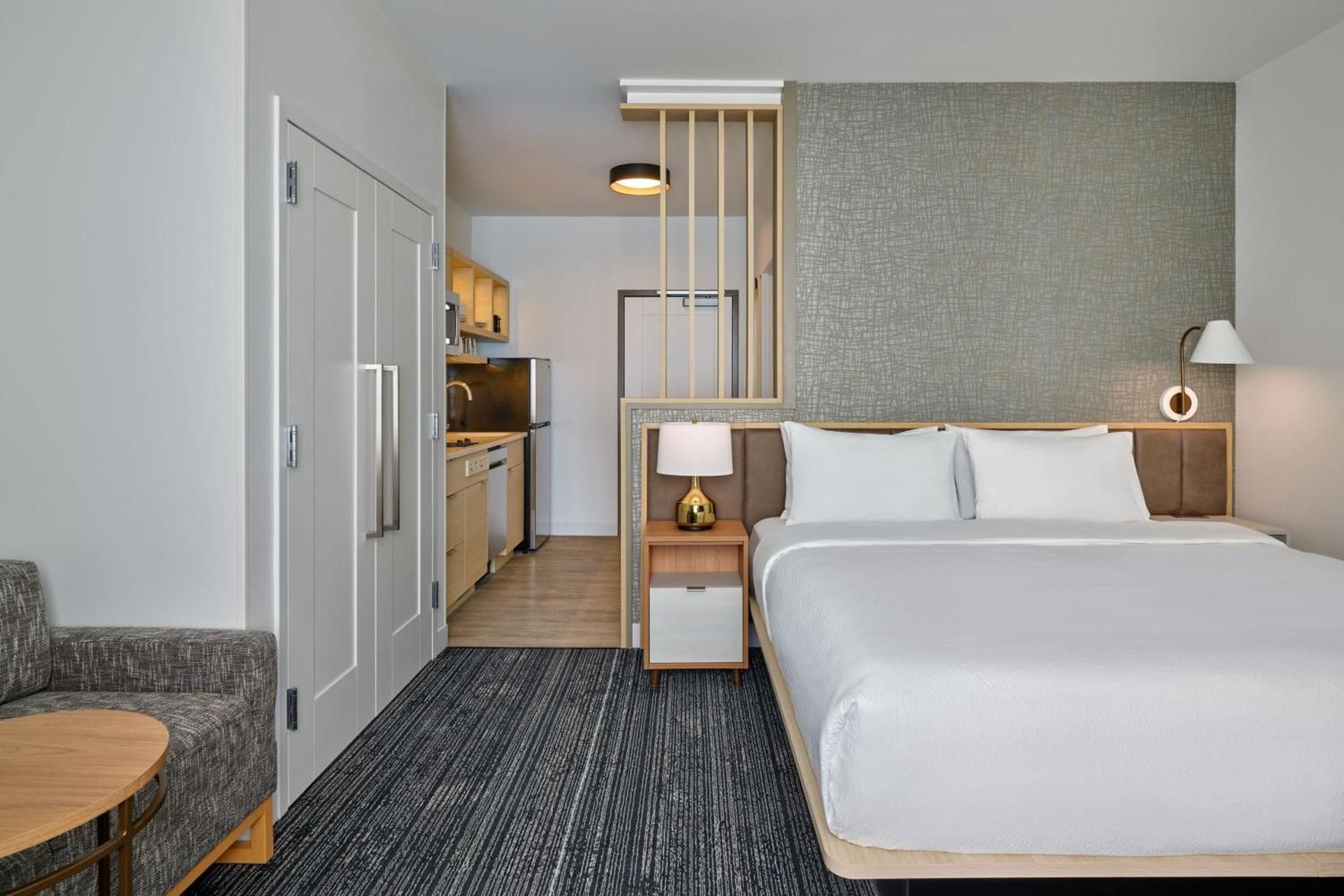 TownePlace Suites by Marriott Avon Vail Valley King Studio with Sofa Bed, Adapted Tub and Mountain View - Mobility and Hearing Accessible