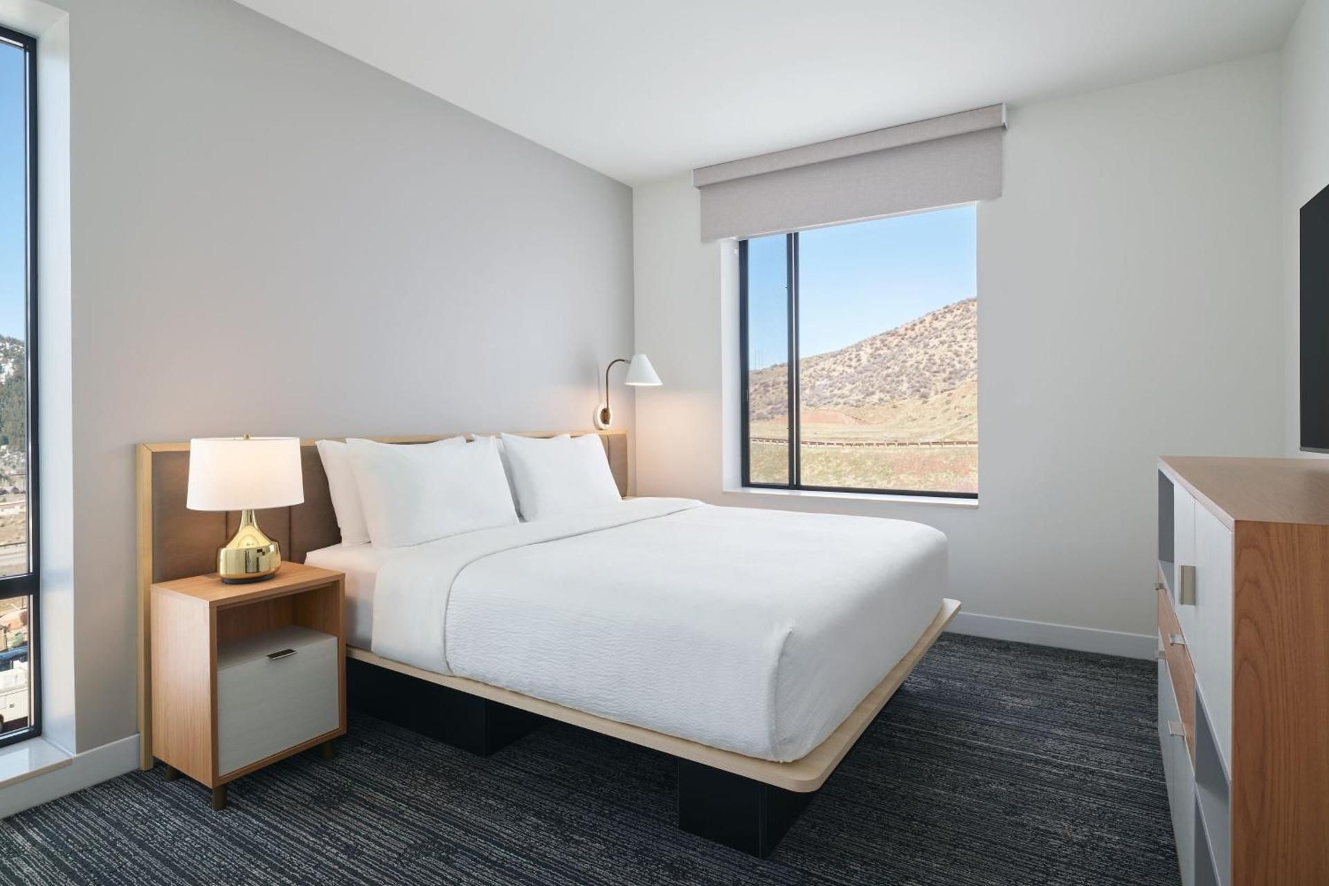 One-Bedroom King Suite with Sofa Bed and Mountain View