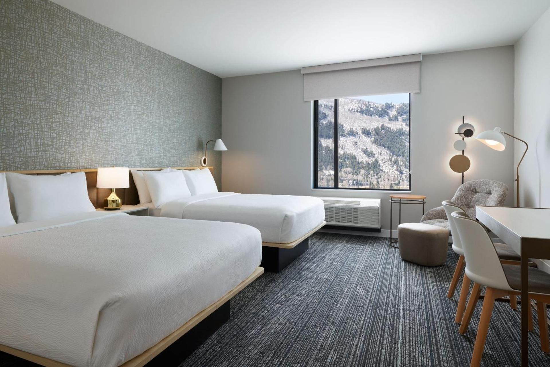 Queen Studio with Mountain View - Top Floor