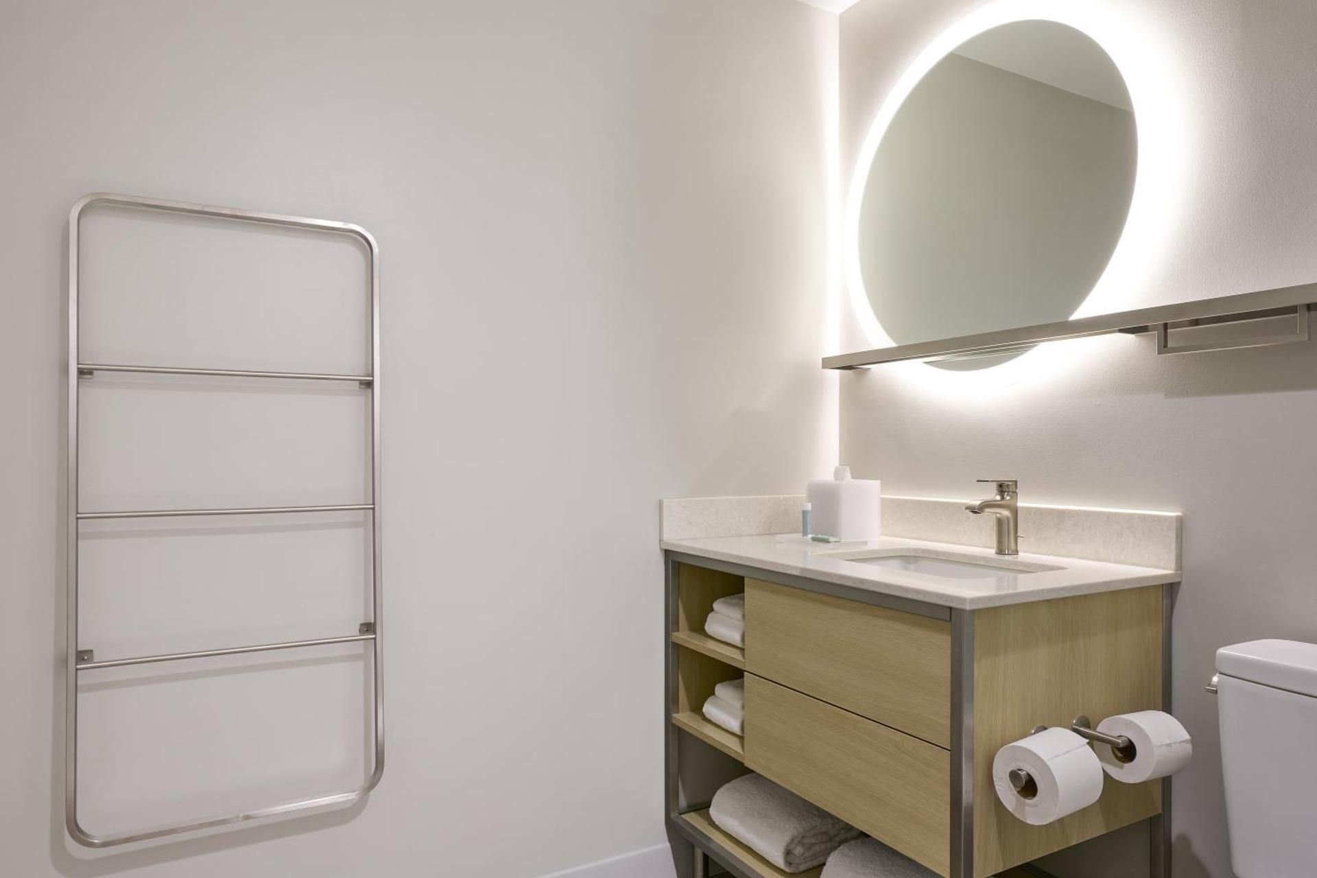 TownePlace Suites by Marriott Avon Vail Valley King Studio with Sofa Bed, Adapted Tub and Mountain View - Mobility and Hearing Accessible 2