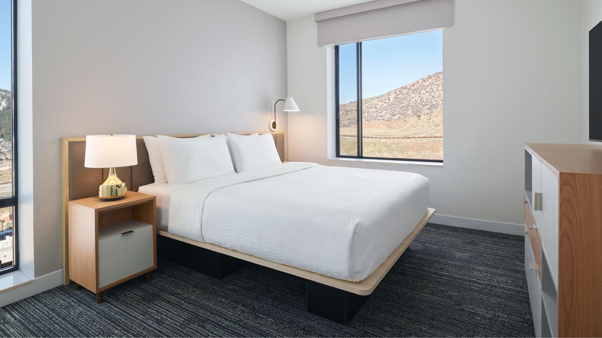 1 Bedroom Suite, 1 King, Sofa bed, Mountain view