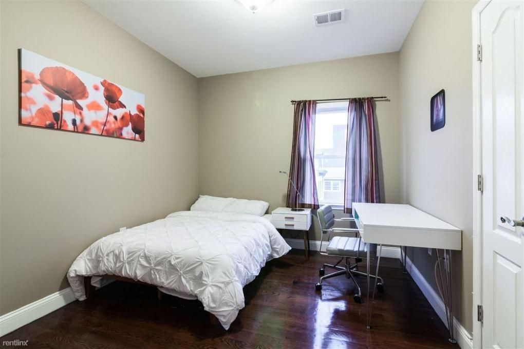 Standard Double Room with Shared Bathroom