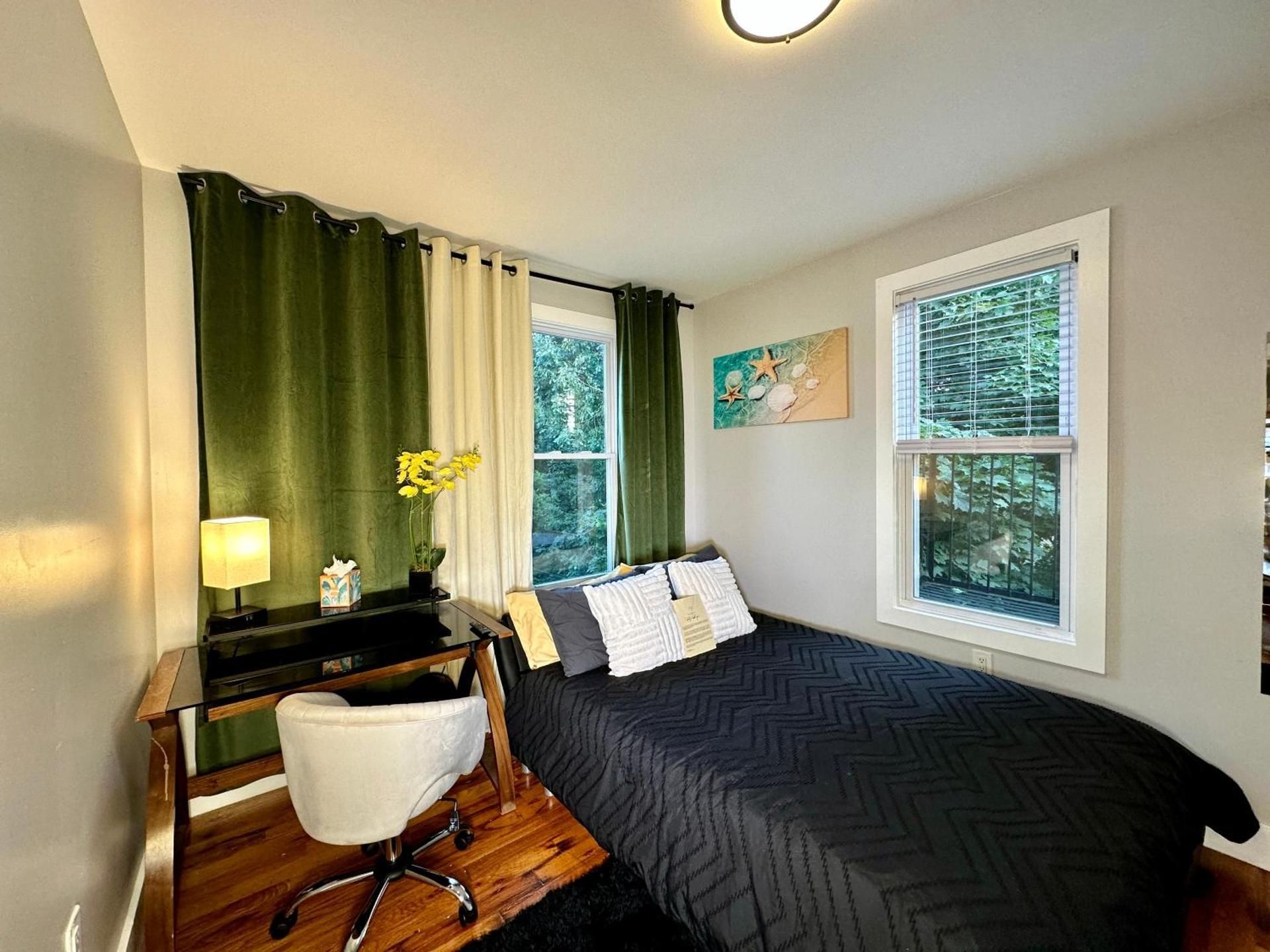Deluxe Queen Room