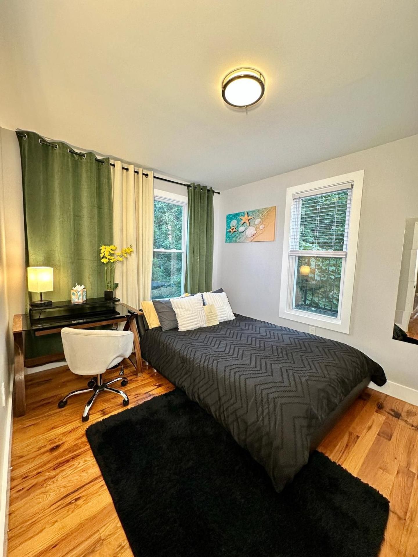 Deluxe Queen Room