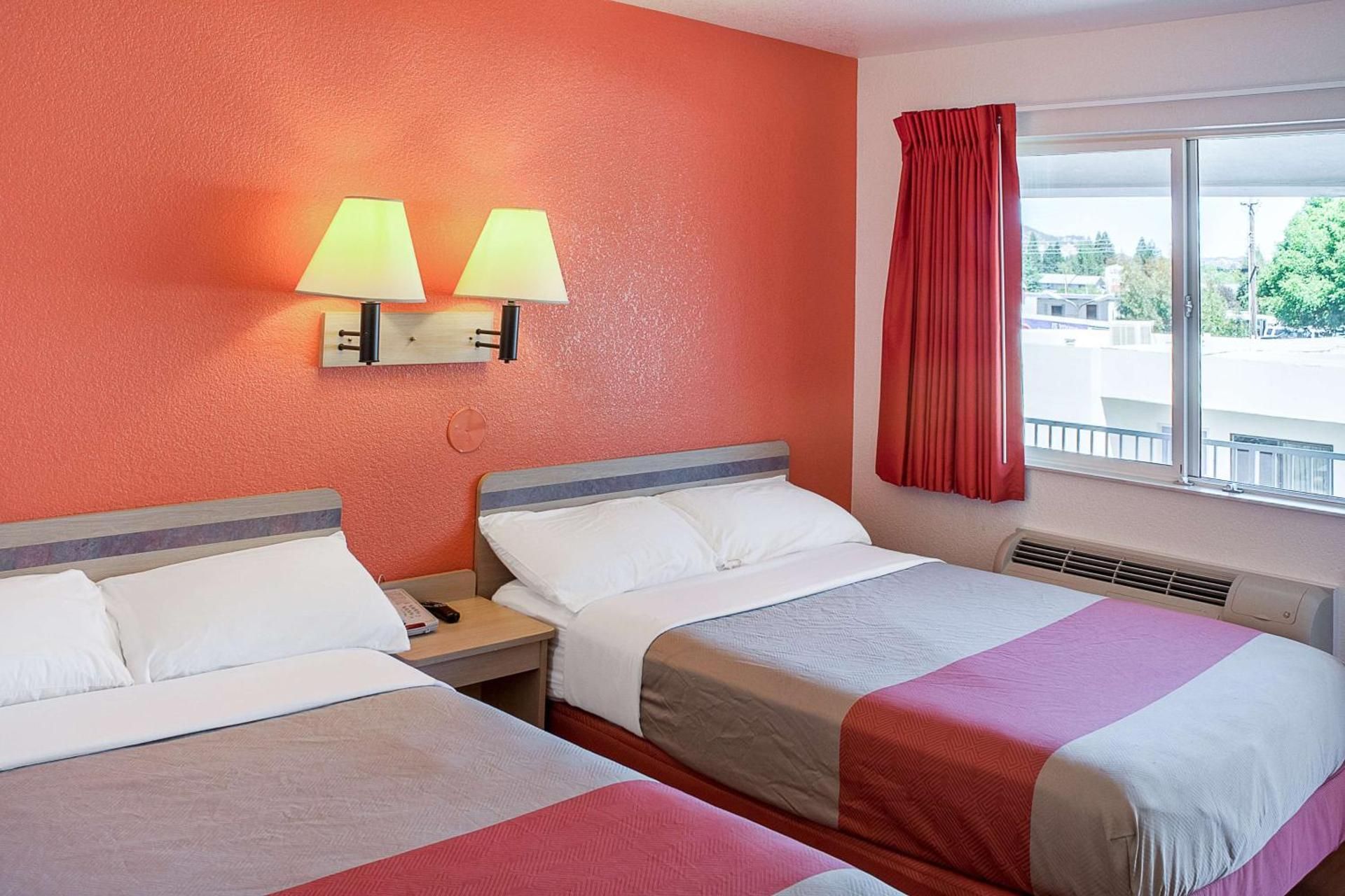 2 Full Beds | Smoking