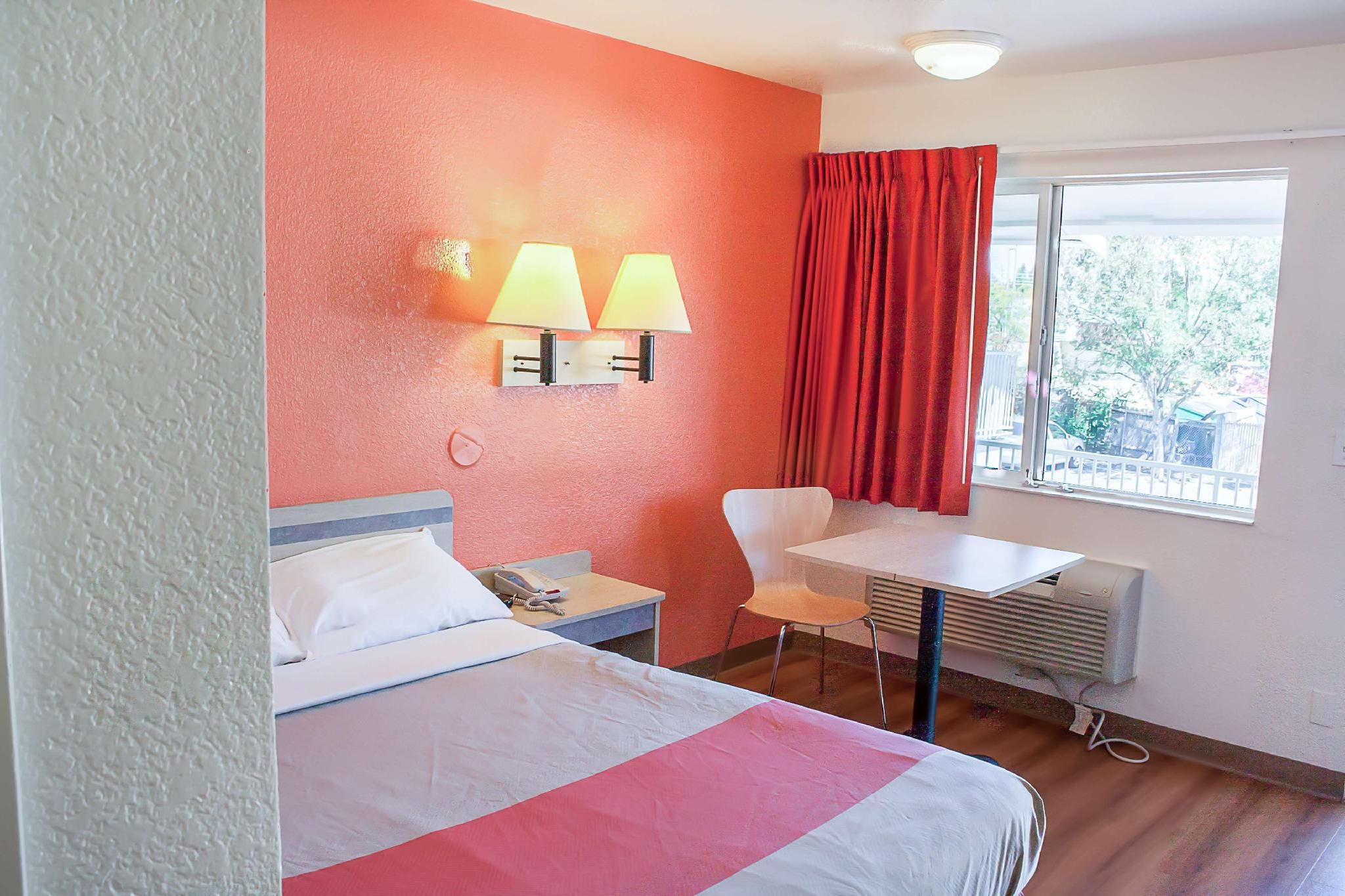 Motel 6 Ukiah, CA 1 Queen Bed | 2