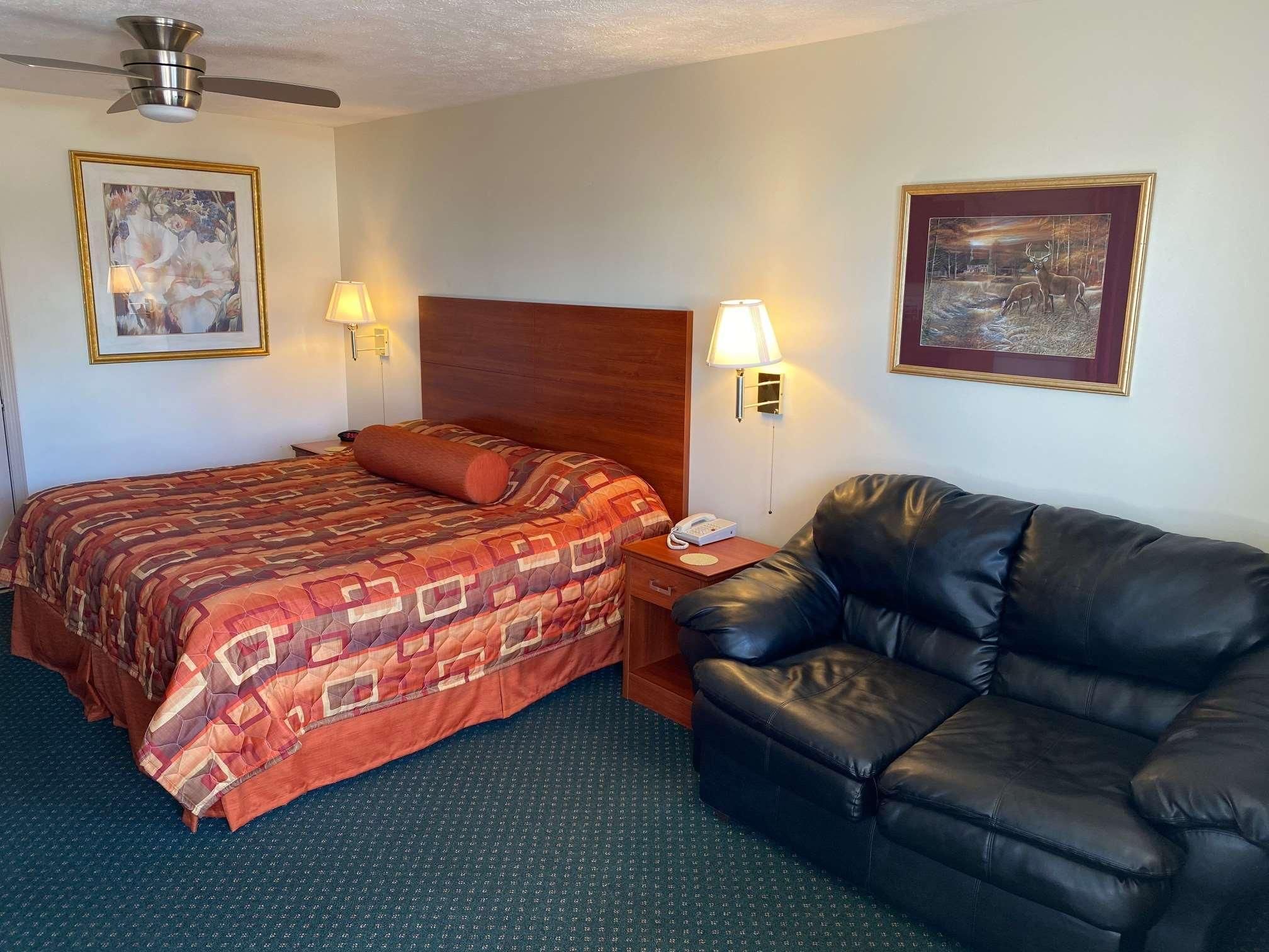 Deluxe Jacuzzi King Bed