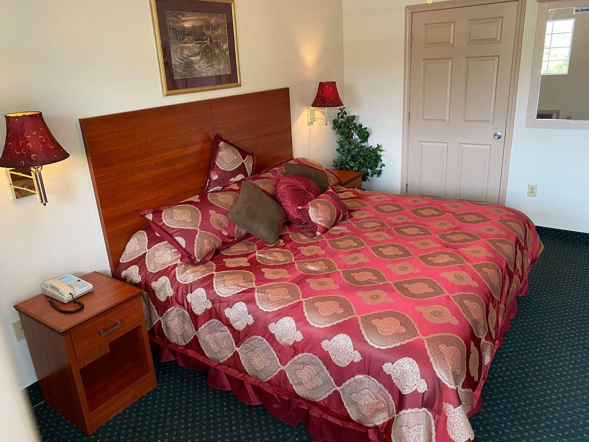 Deluxe King Bed with Jacuzzi