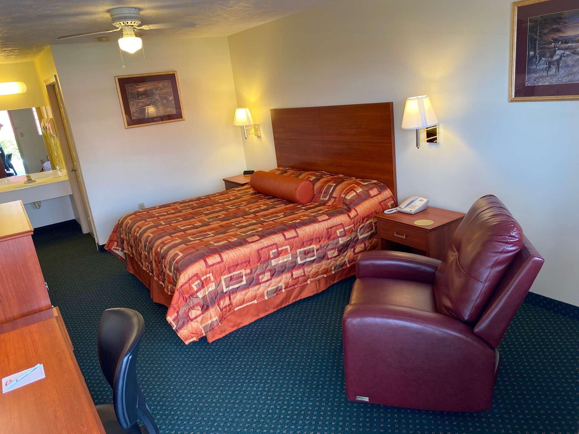 1 King Bed Smoking