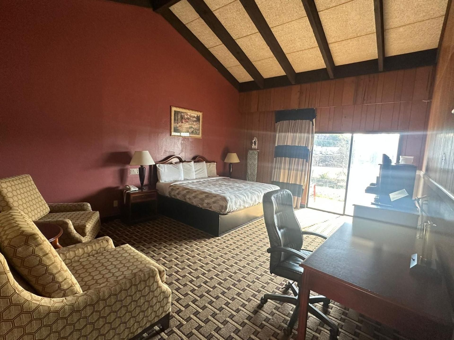 King Room - Accessible/Non-Smoking