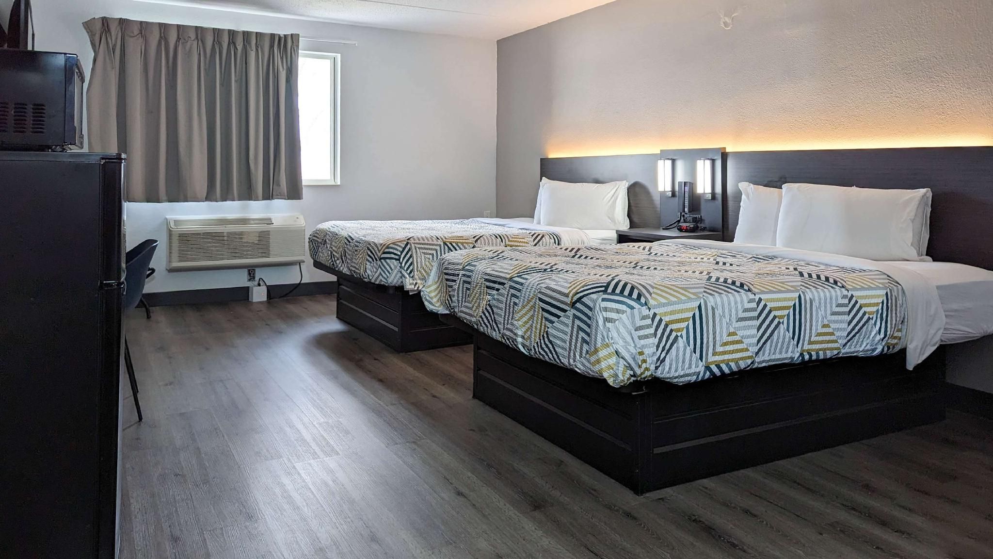 2 Queen Beds | Micfridge