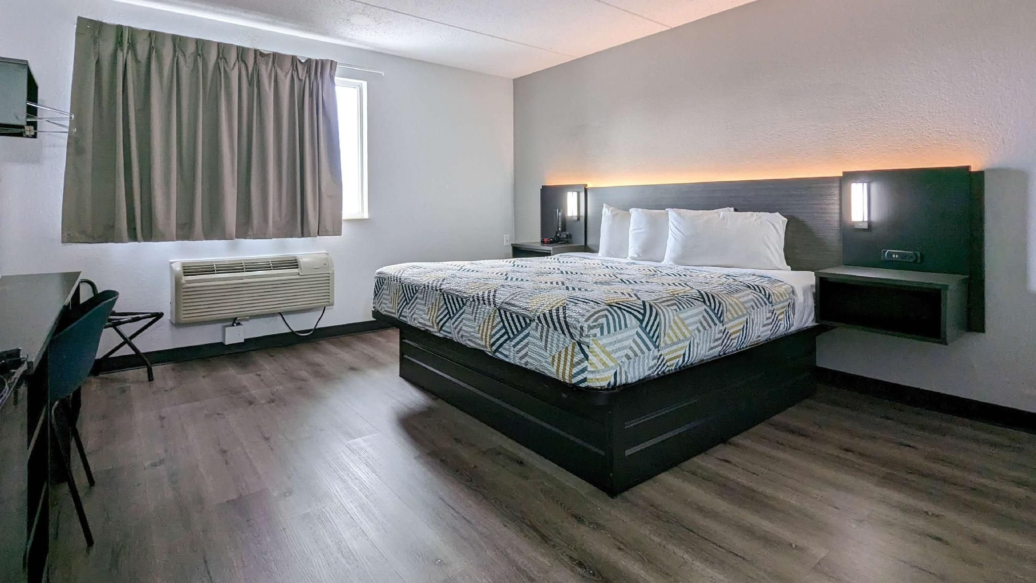 1 King Bed |