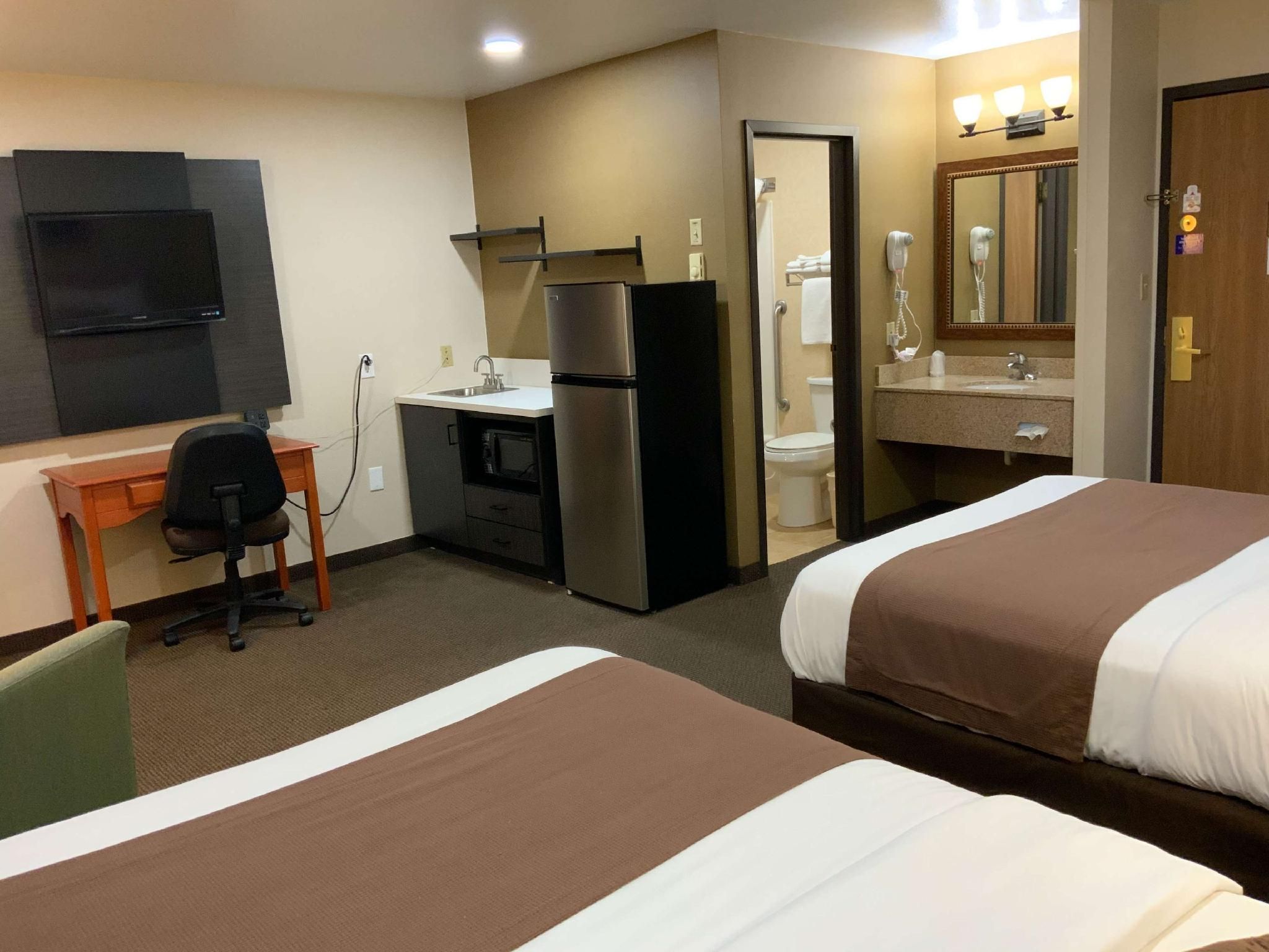 Studio 6  Minot, ND 2 Queen Beds | Mobil Access RI Shr Nsmk Ktchn 2