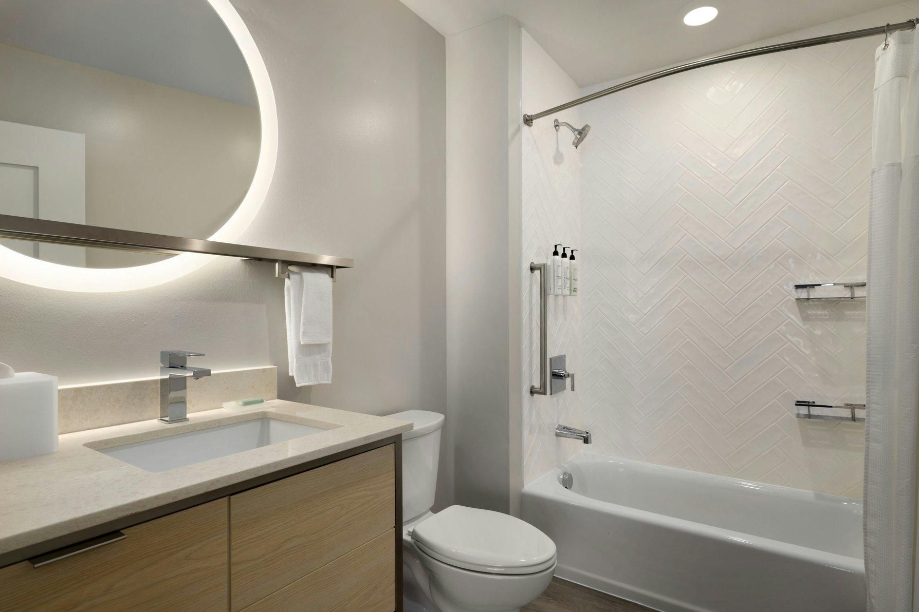 TownePlace Suites by Marriott Duluth 1 Bedroom Suite, 1 King, Sofa bed 2